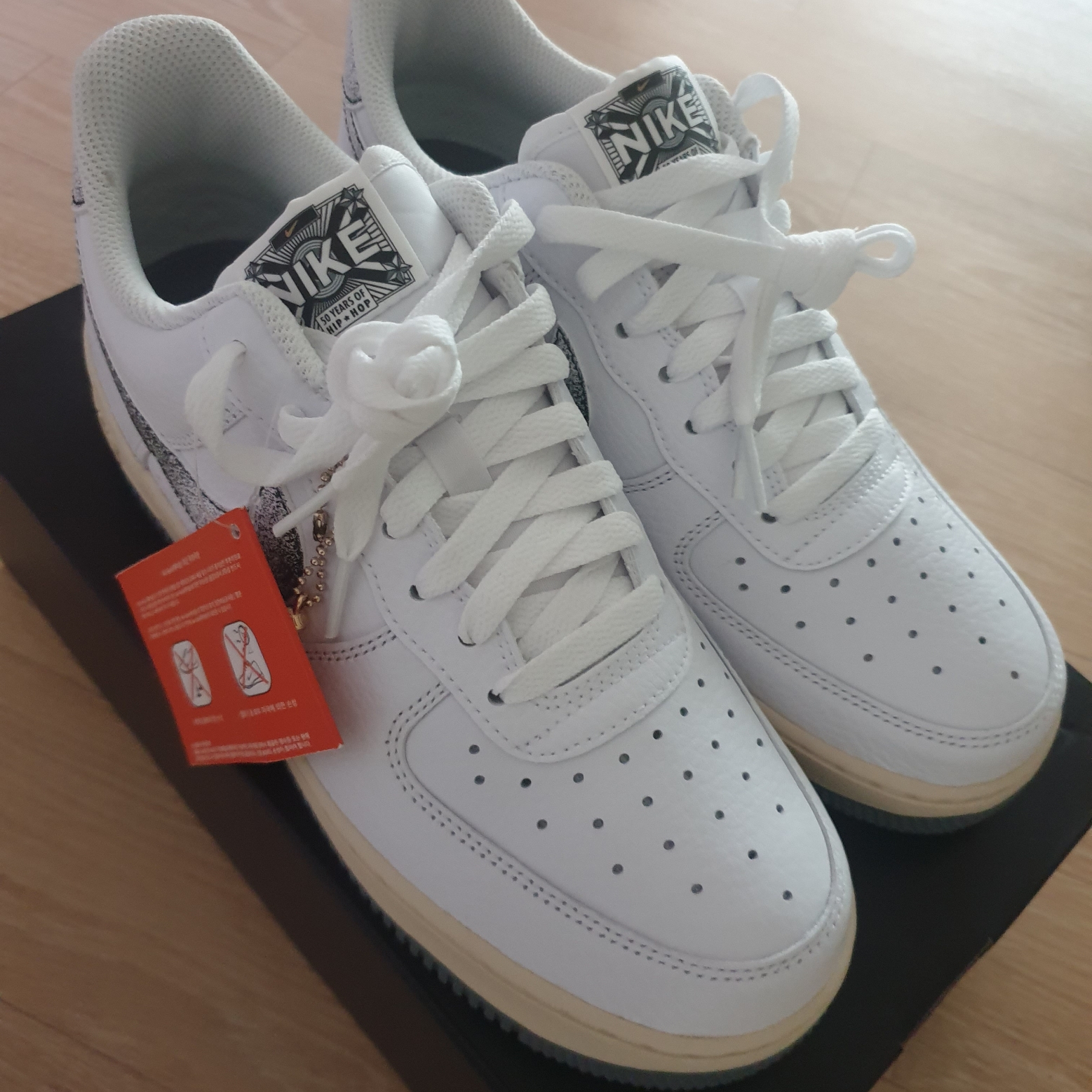 Nike Air Force 1 '07 LX White Smoke Grey 착용 스타일