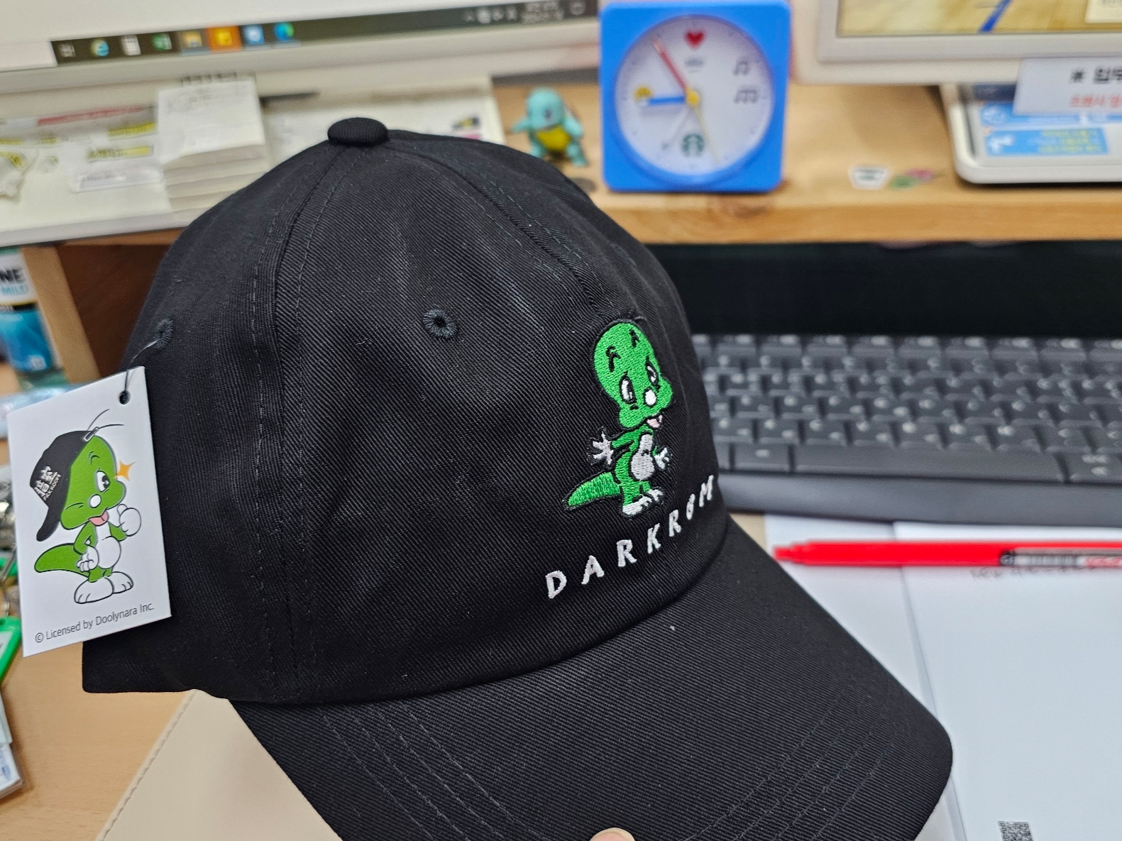 Darkr8m Studio x Dooly Dooly Ball Cap Black 착용 스타일