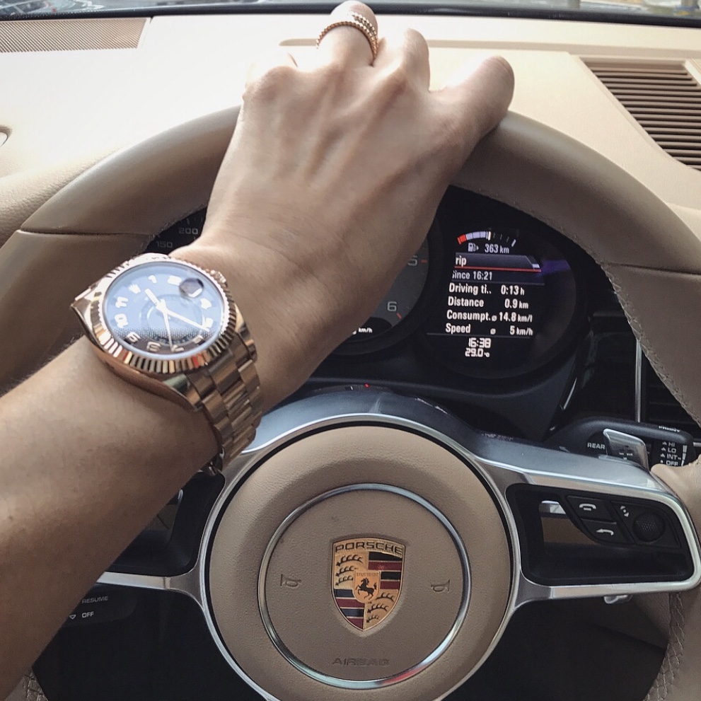 Rolex Sky-Dweller 42mm 326935 Chocolate Oyster, Cartier Love Bracelet White Gold 착용 스타일 - 2