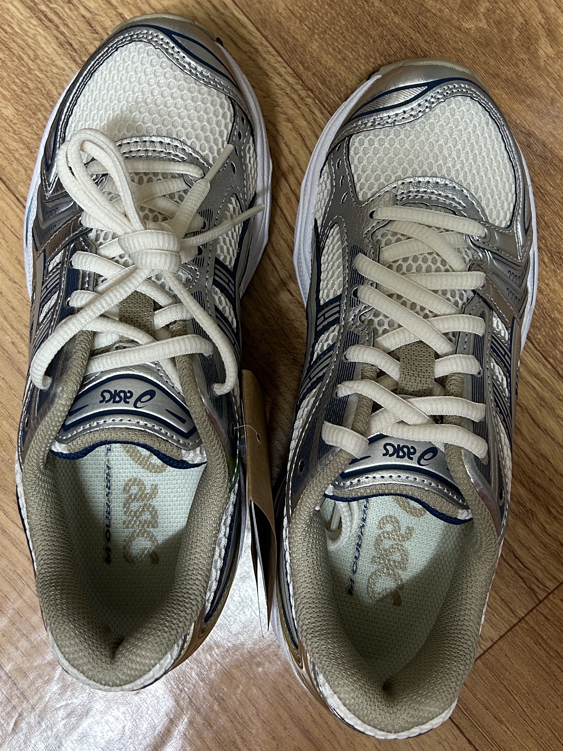 Asics Gel-Kayano 14 Cream Pure Silver 착용 스타일