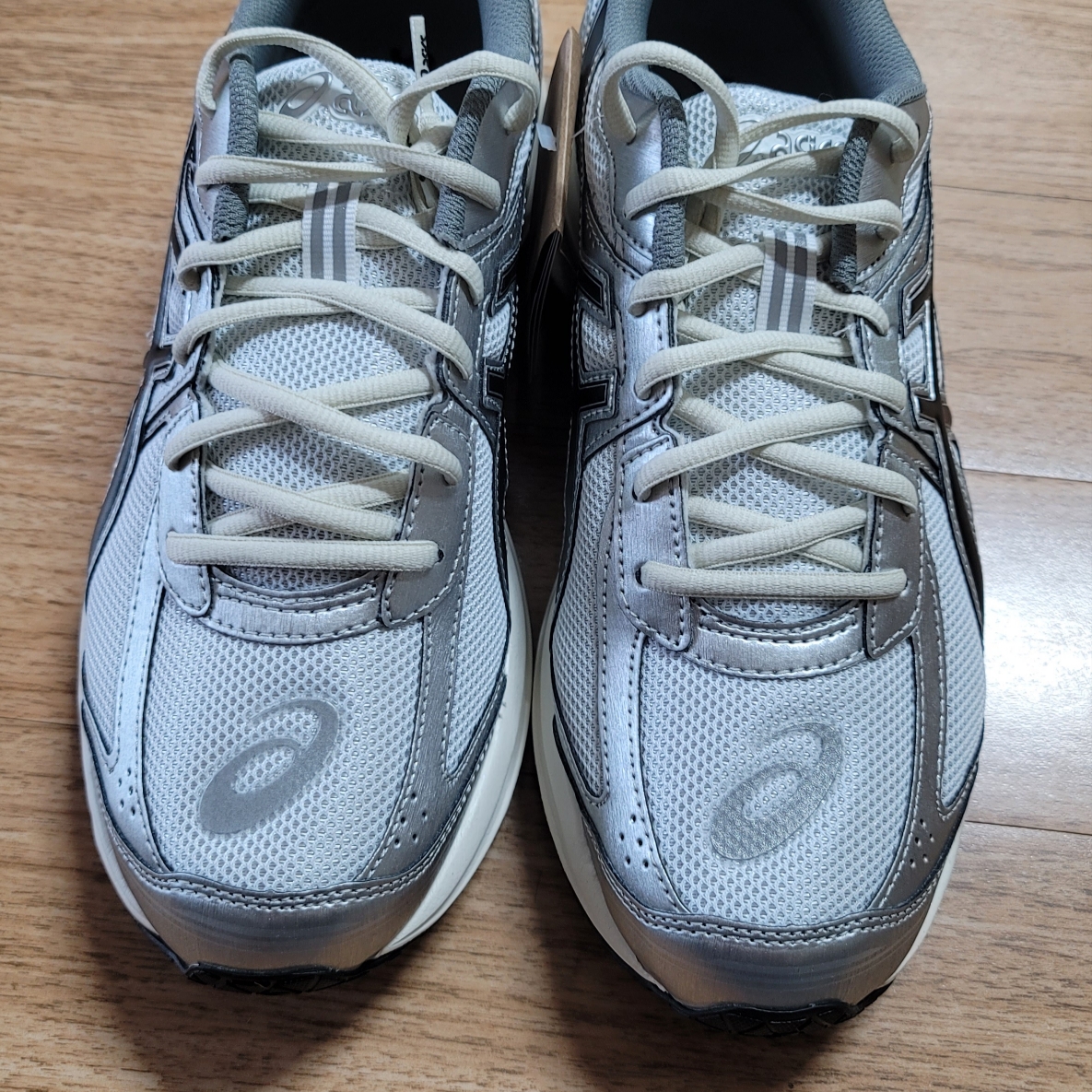 Asics Jog 100 S White Black - 2E Wide 착용 스타일 - 1