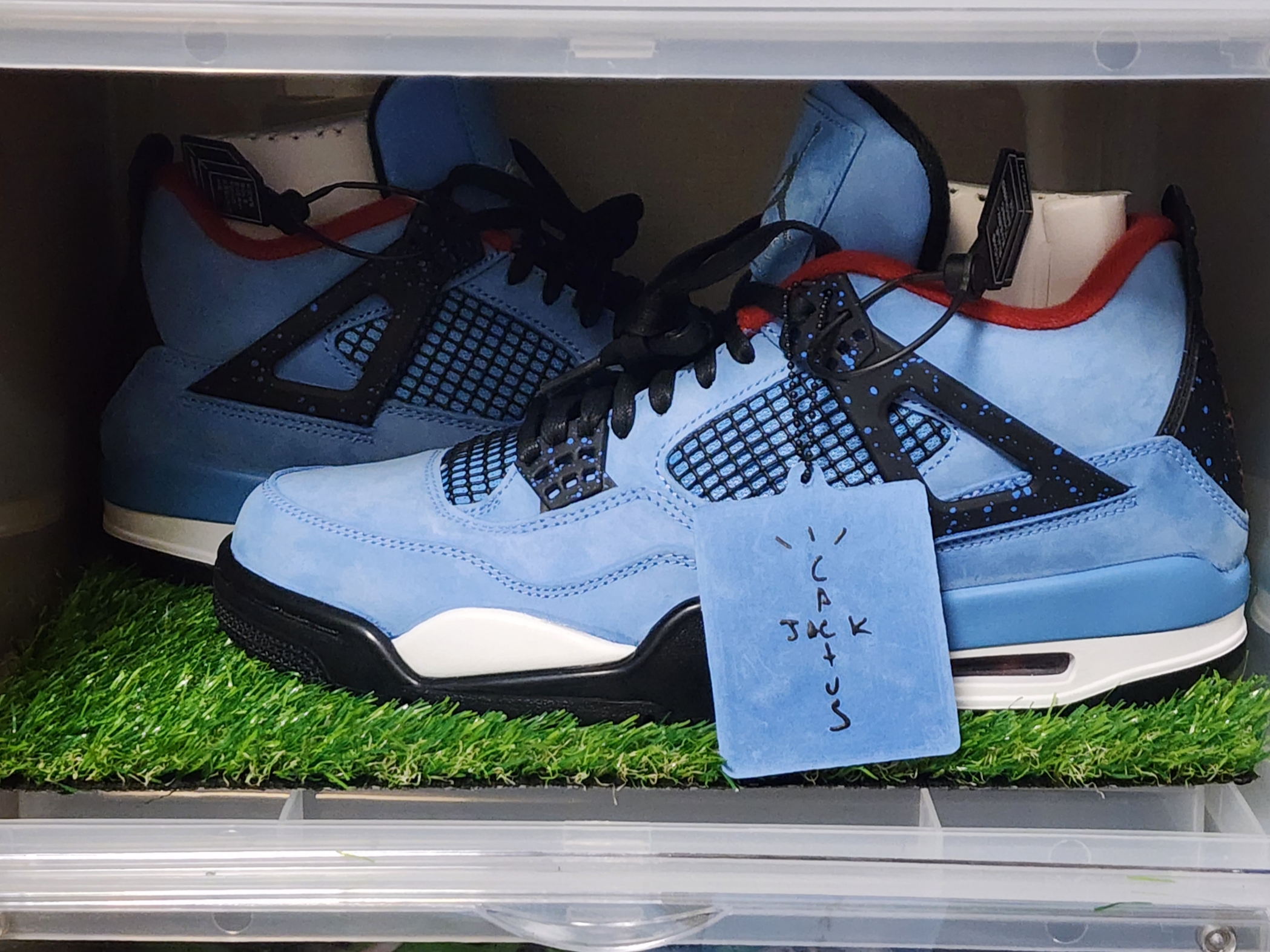 Jordan 4 x Travis Scott Retro Cactus Jack 착용 스타일
