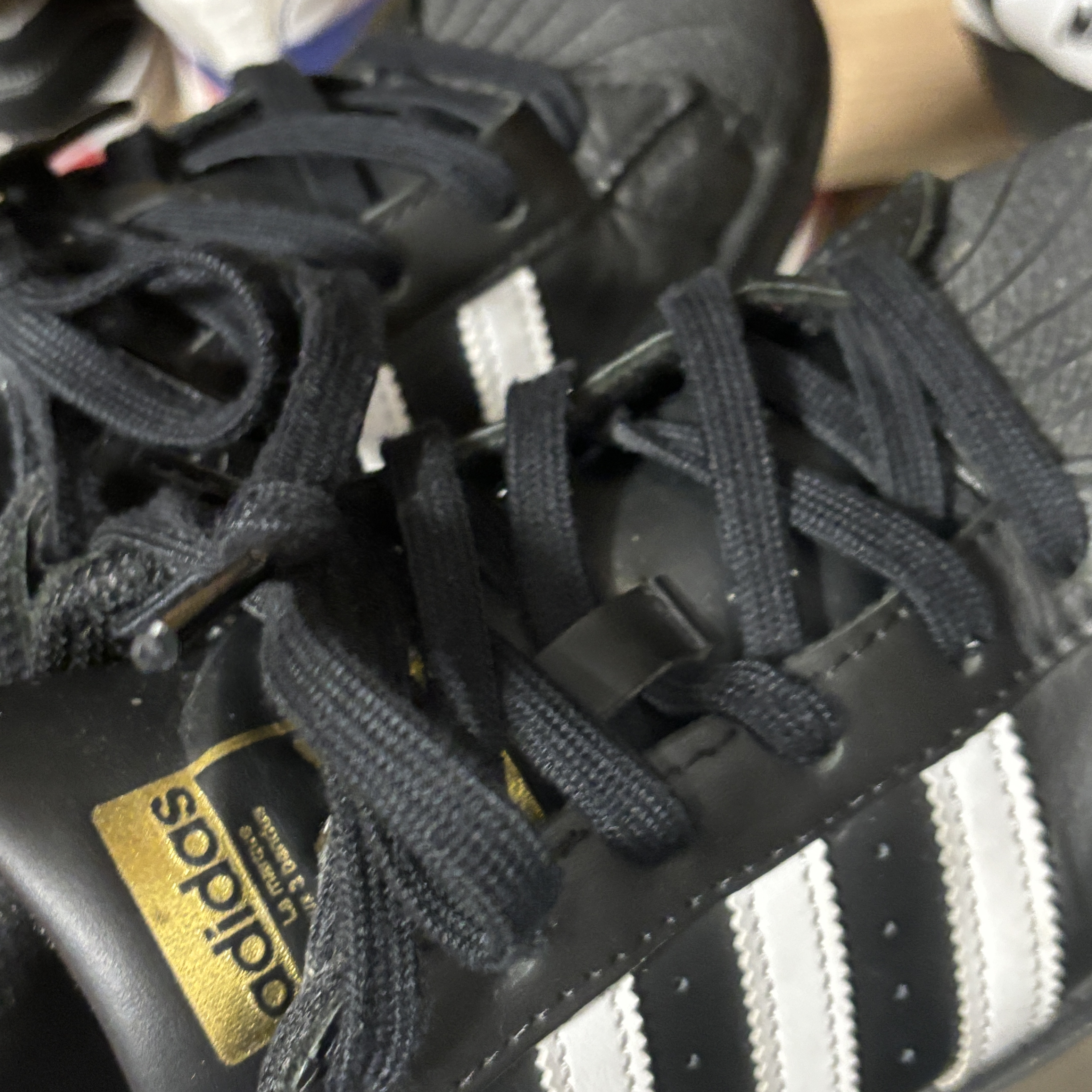 (J) Adidas Superstar Black White 착용 스타일