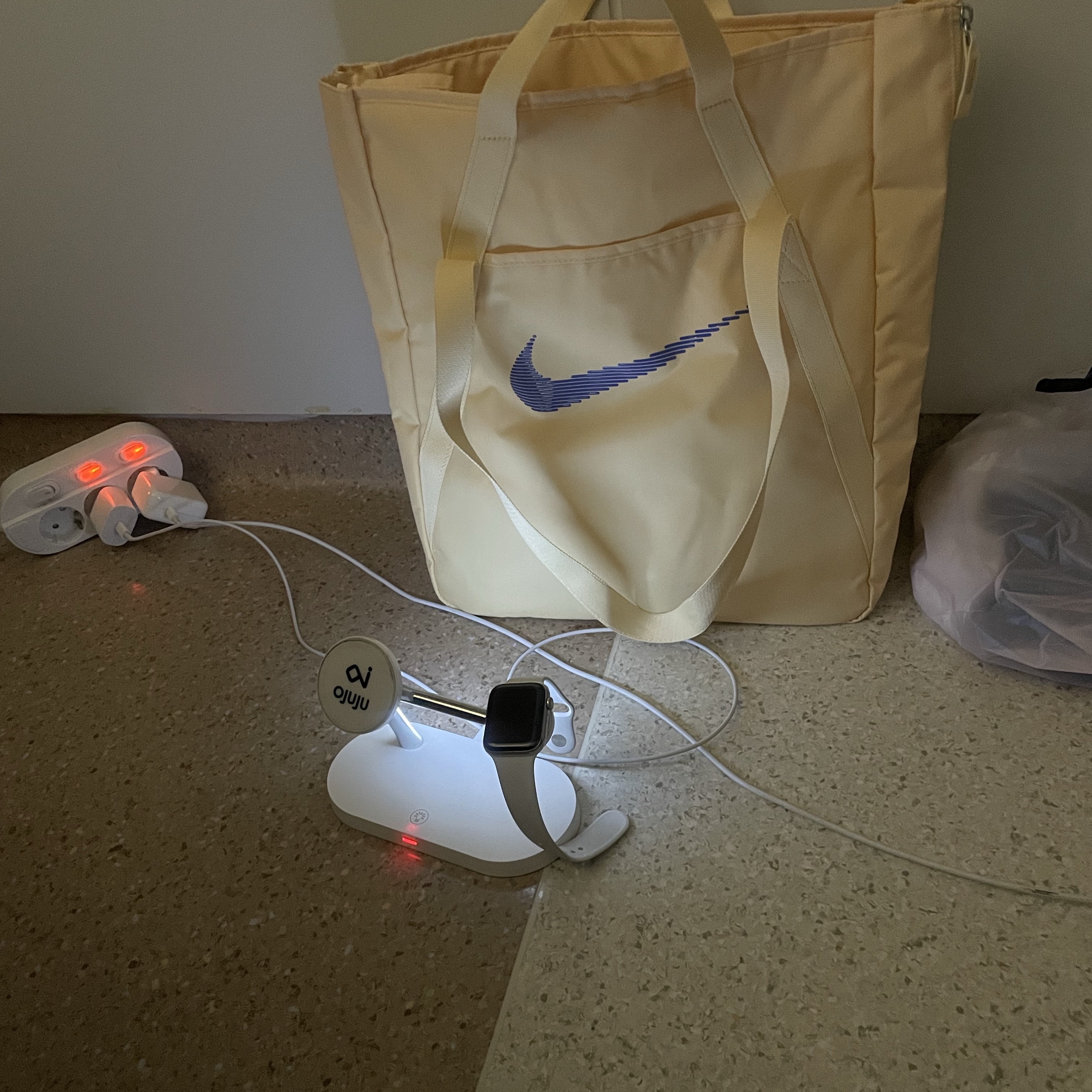 Nike Gym Tote Bag 28L Pale Vanilla 착용 스타일