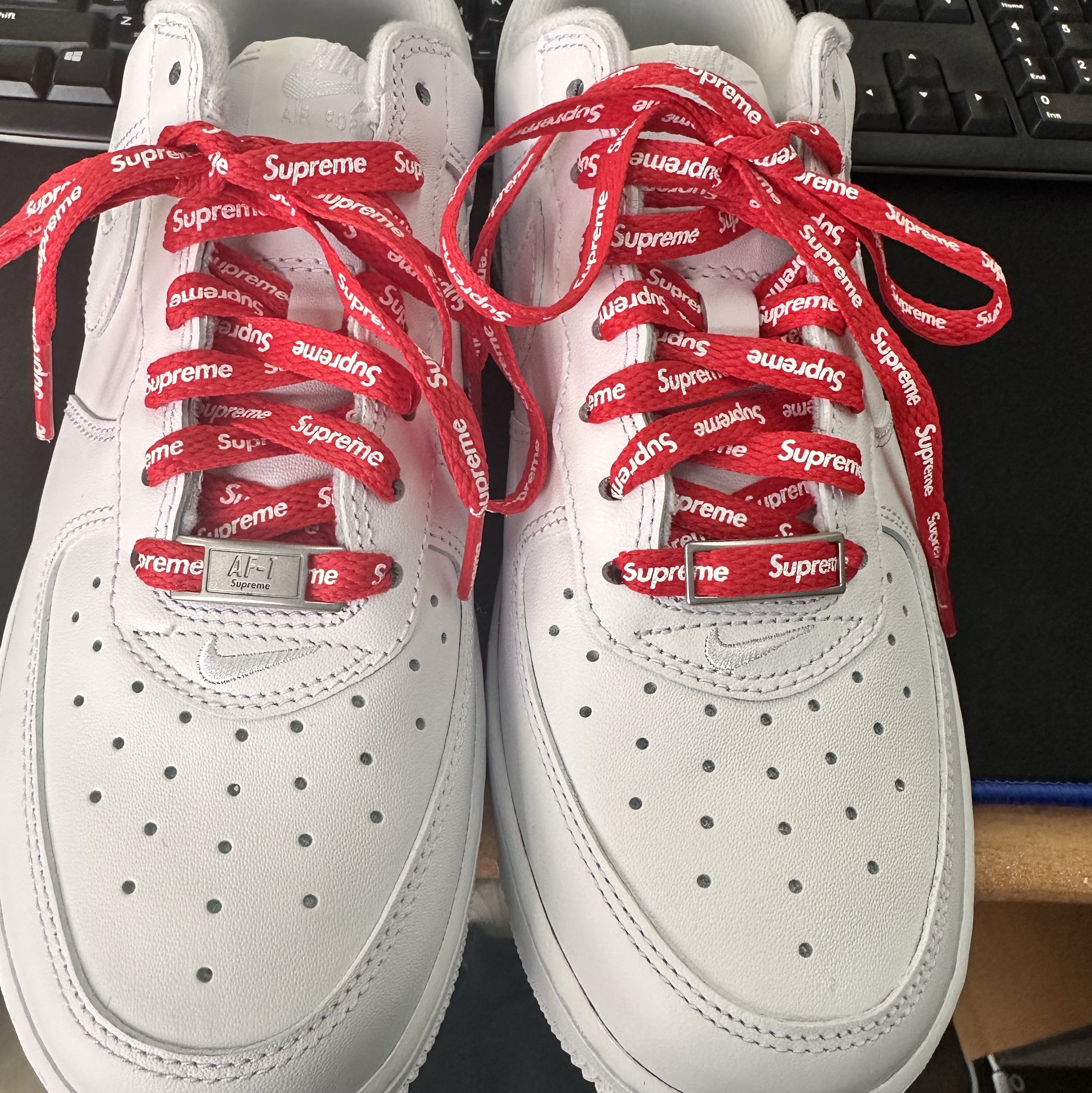 Nike x Supreme Air Force 1 Low White 착용 스타일