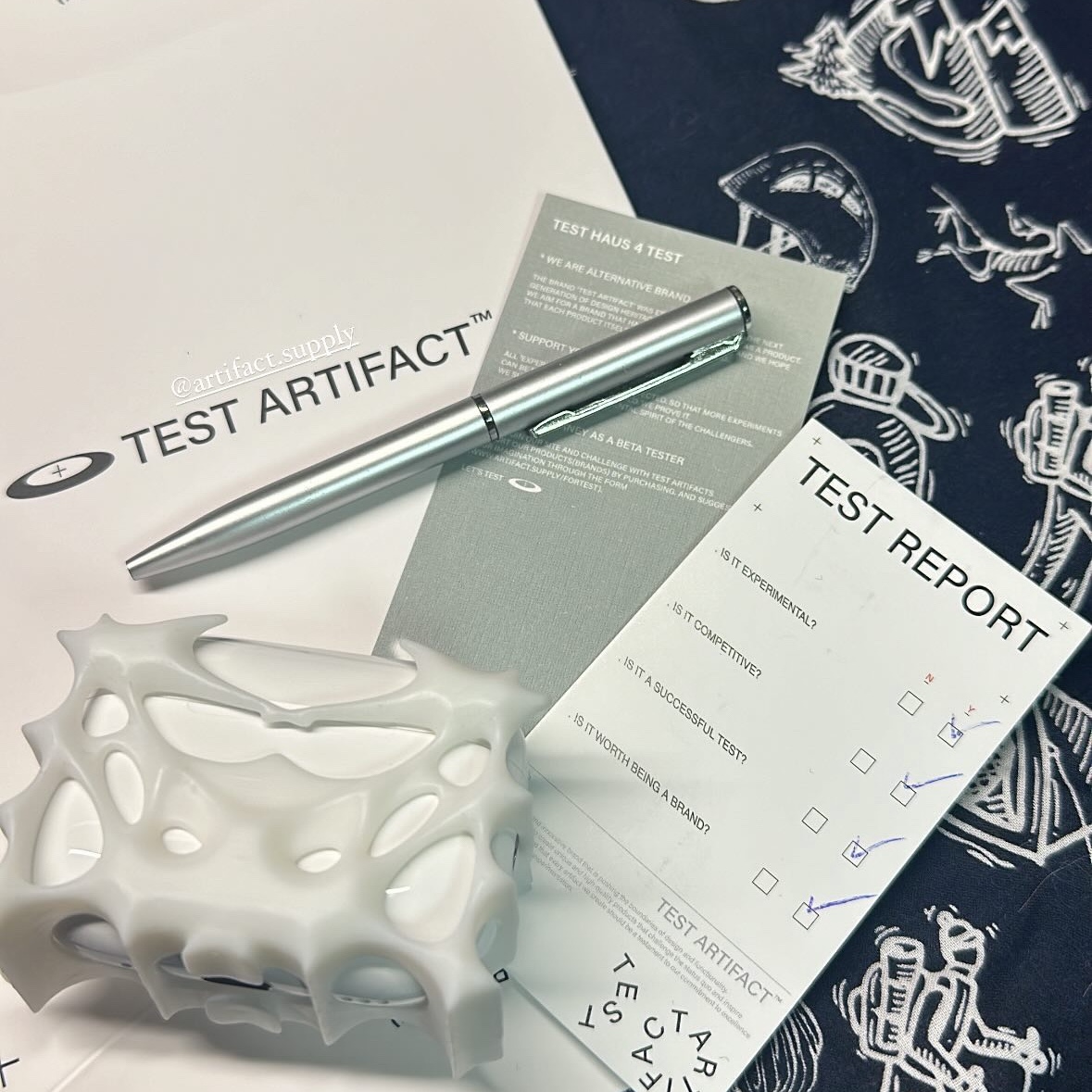 Test Artifact Era Pro 001 White, Apple Airpods Pro 2nd Gen with MagSafe Charging Case USB C (Korean Ver.) 착용 스타일