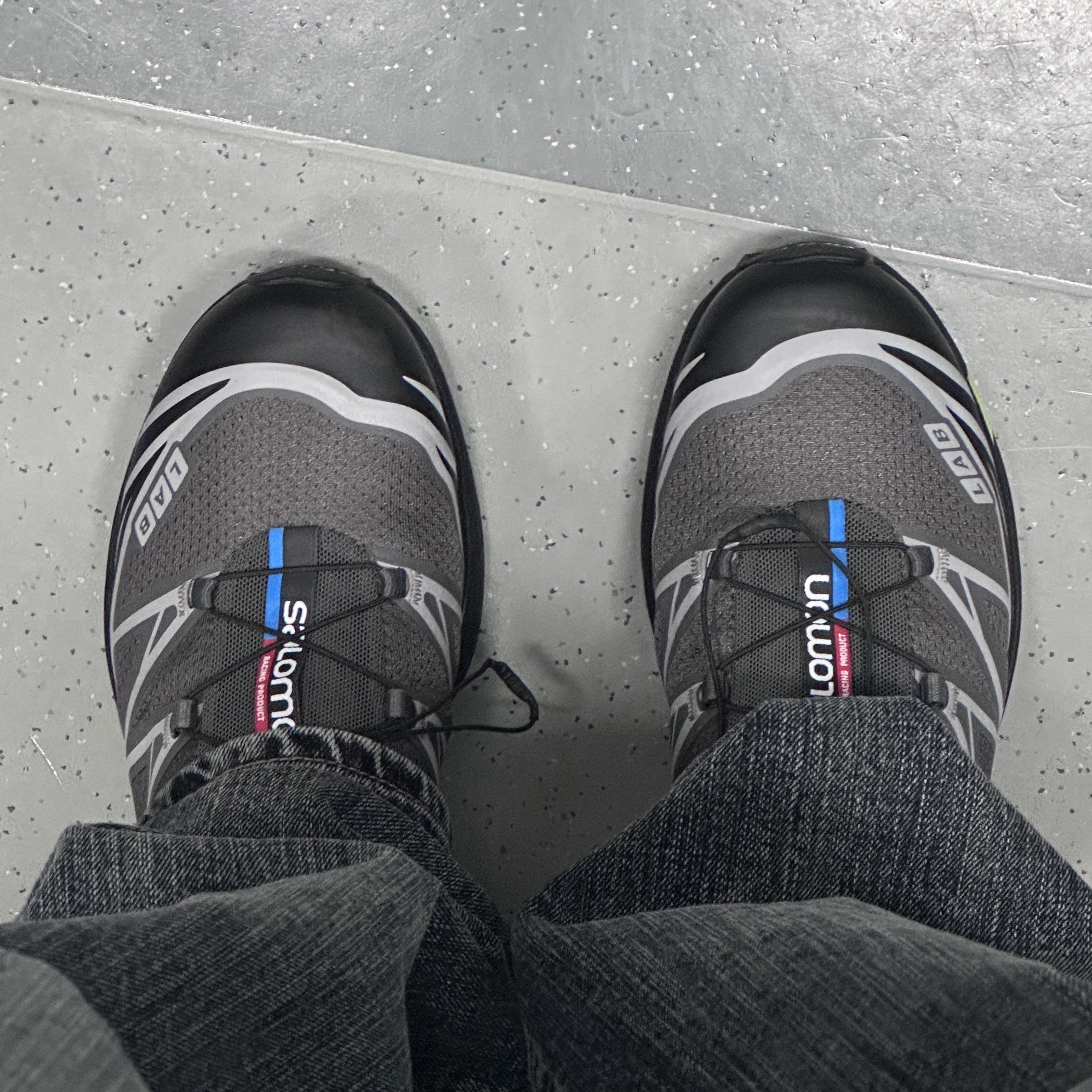 Salomon XT-6 Black Evening Primrose 착용 스타일