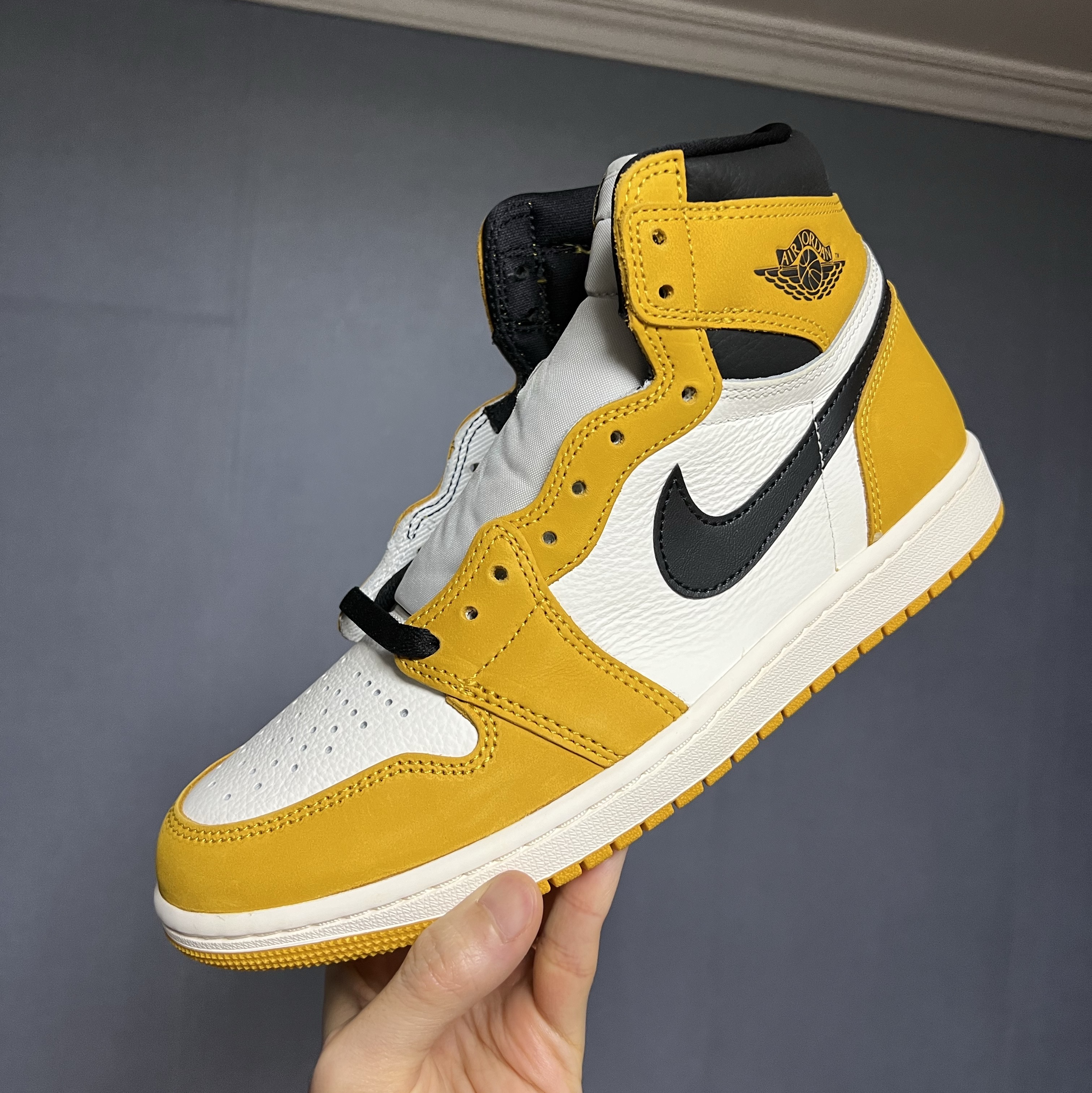 Jordan 1 Retro High OG Yellow Ochre 착용 스타일