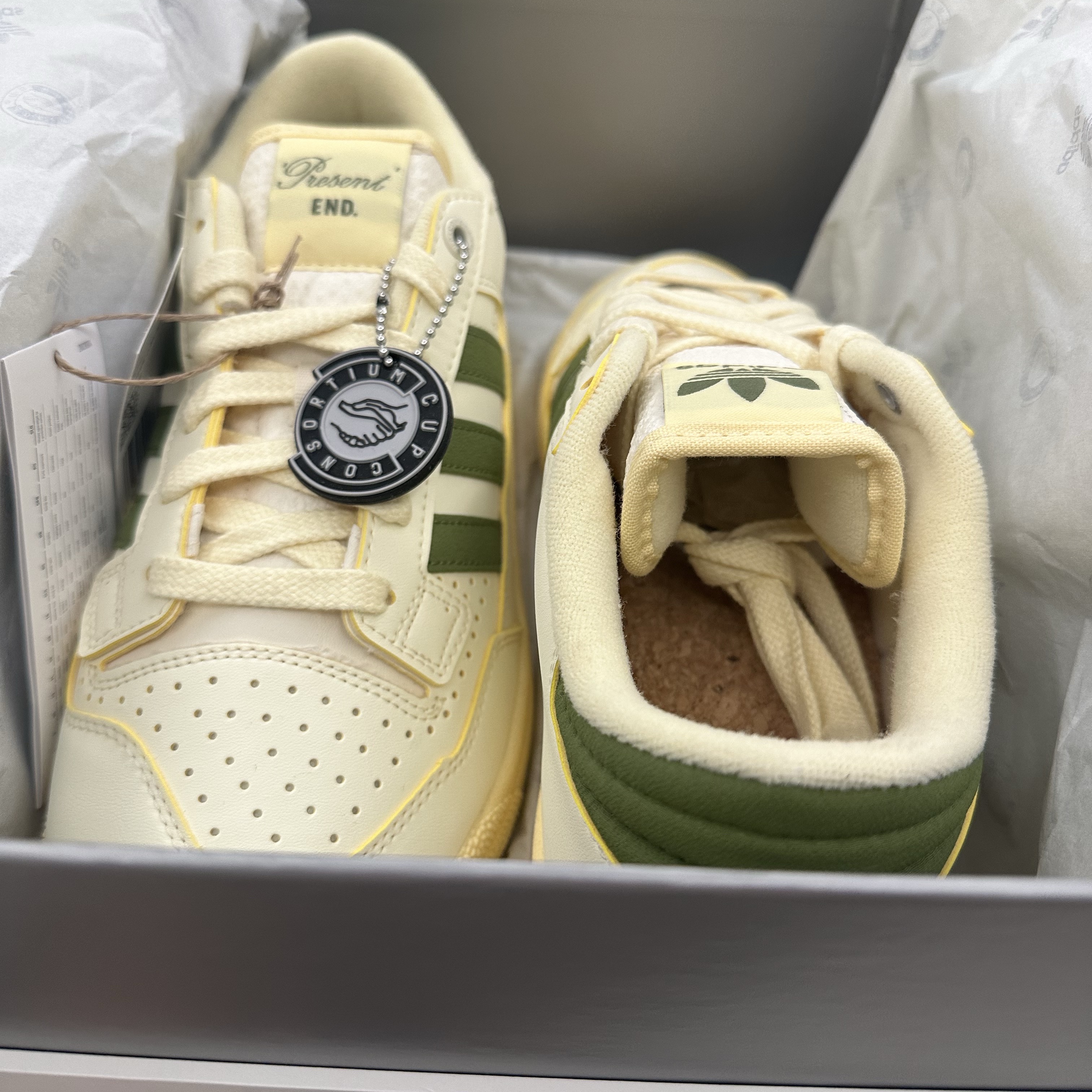 Adidas x END. Centennial 85 Low Consortium Cup Present Cream White Focus Olive 착용 스타일