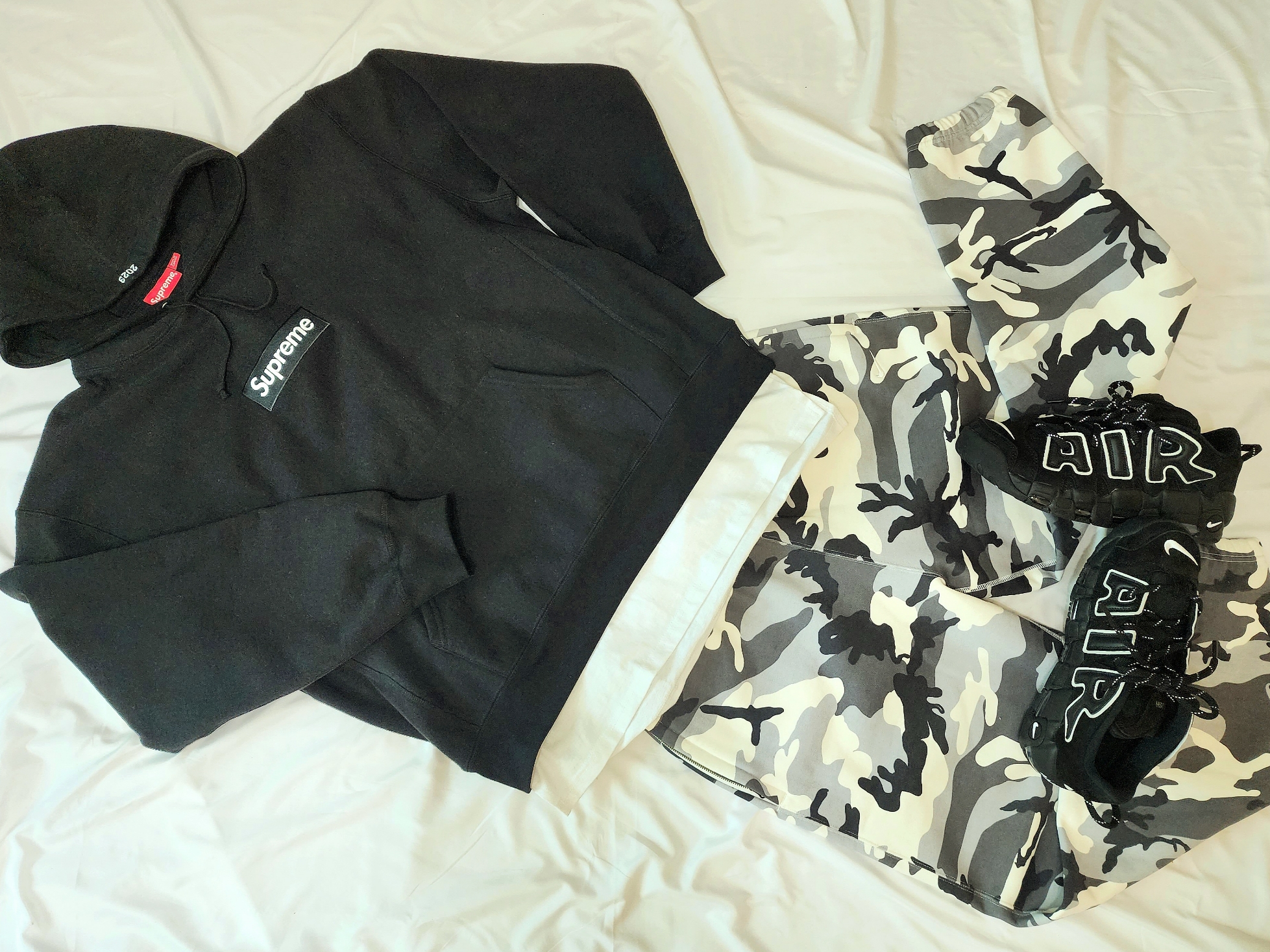 Supreme Box Logo Hooded Sweatshirt Black - 23FW, Supreme Corduroy Camp Cap Black - 23FW 착용 스타일 - 3