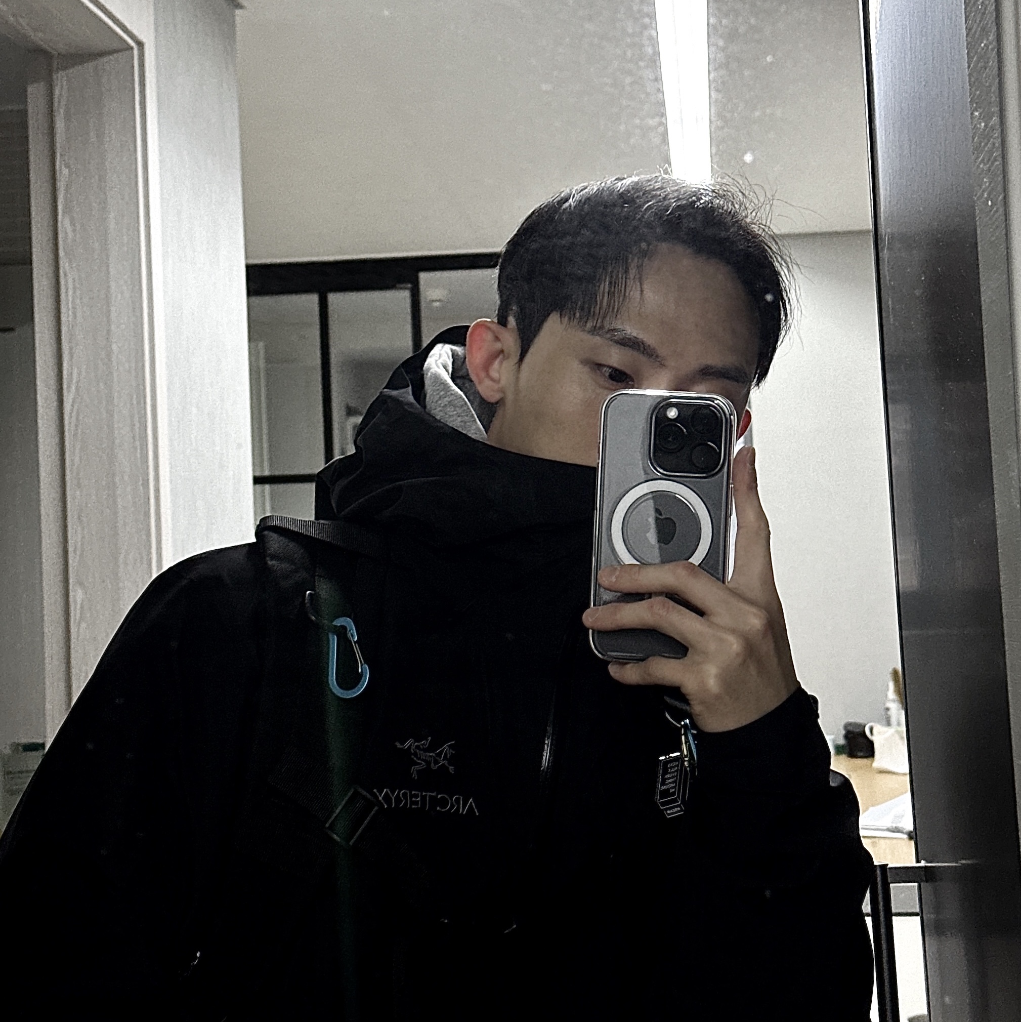 Arc'teryx Beta LT Jacket Black 착용 스타일