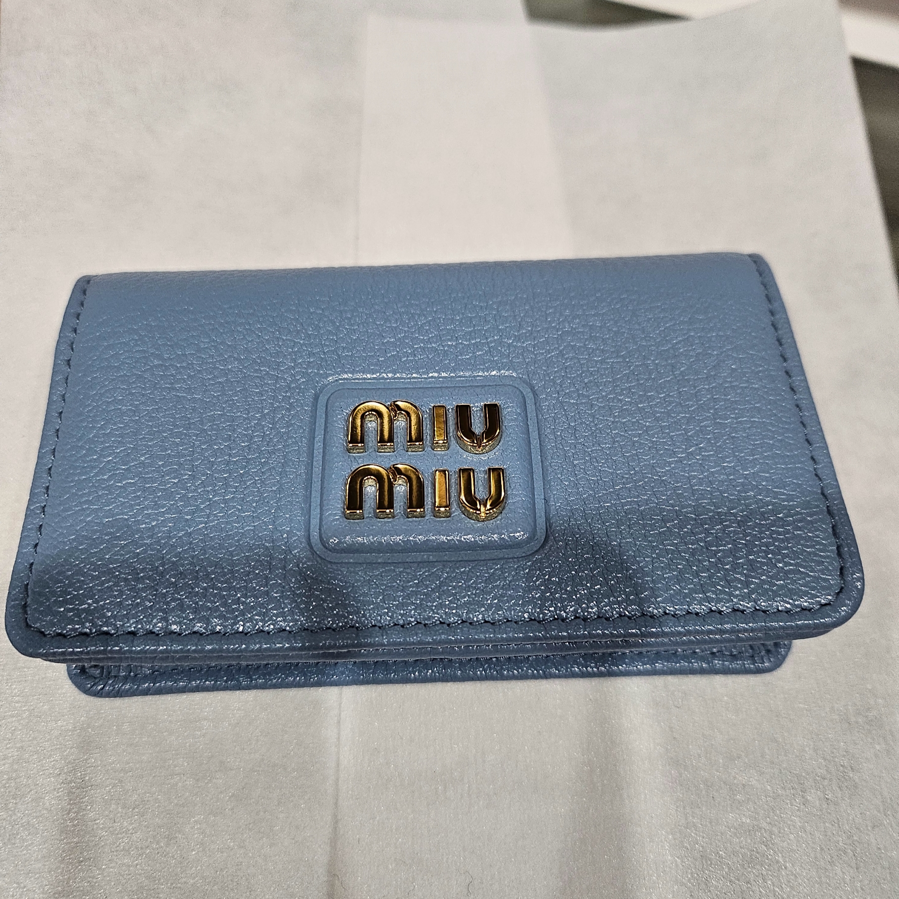 Miu Miu Leather Card Holder Astral Blue 착용 스타일
