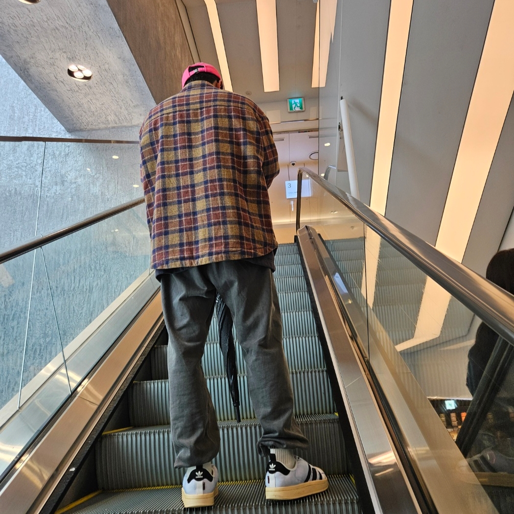 Adidas Puffylette Superstar Cloud White 착용 스타일 - 3