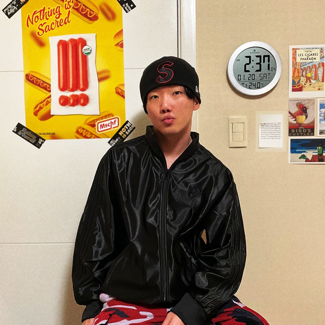 Supreme New Era S Logo Beanie Black - 23SS, Supreme x Nike Arc Corduroy Cargo Pants Red Camo - 22SS 착용 스타일