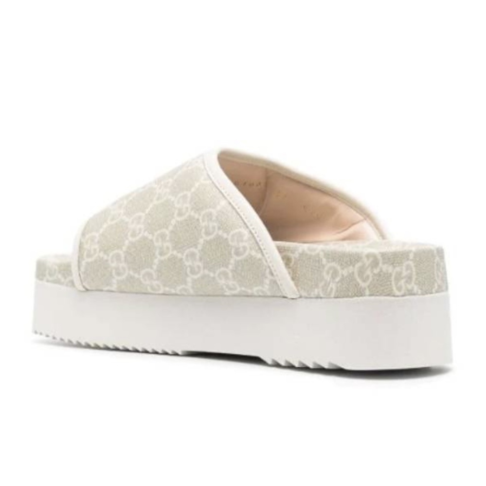(W) Gucci Platform Slide Mystic White 착용 스타일 - 3
