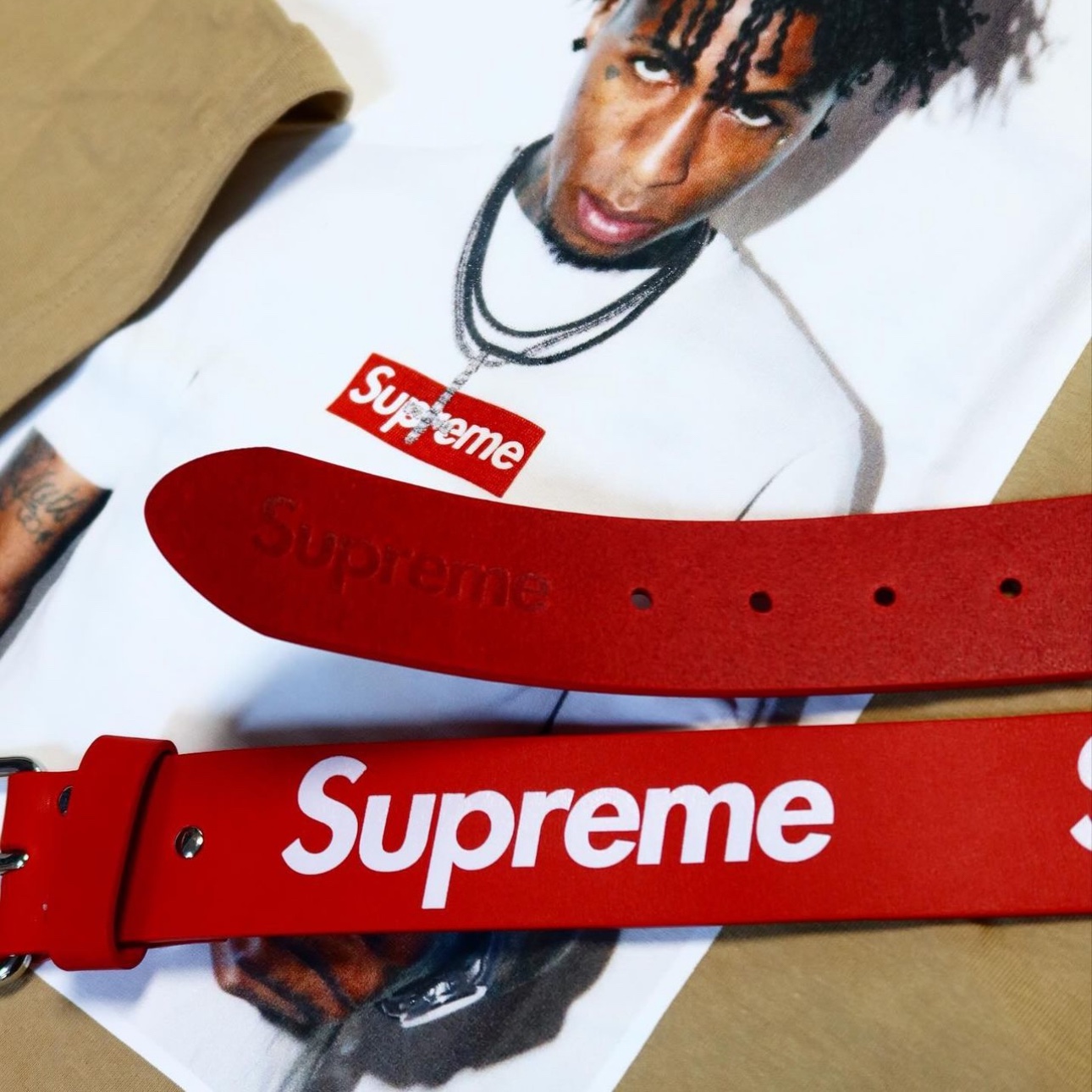 Supreme Repeat Leather Belt Red - 22SS 착용 스타일 - 3
