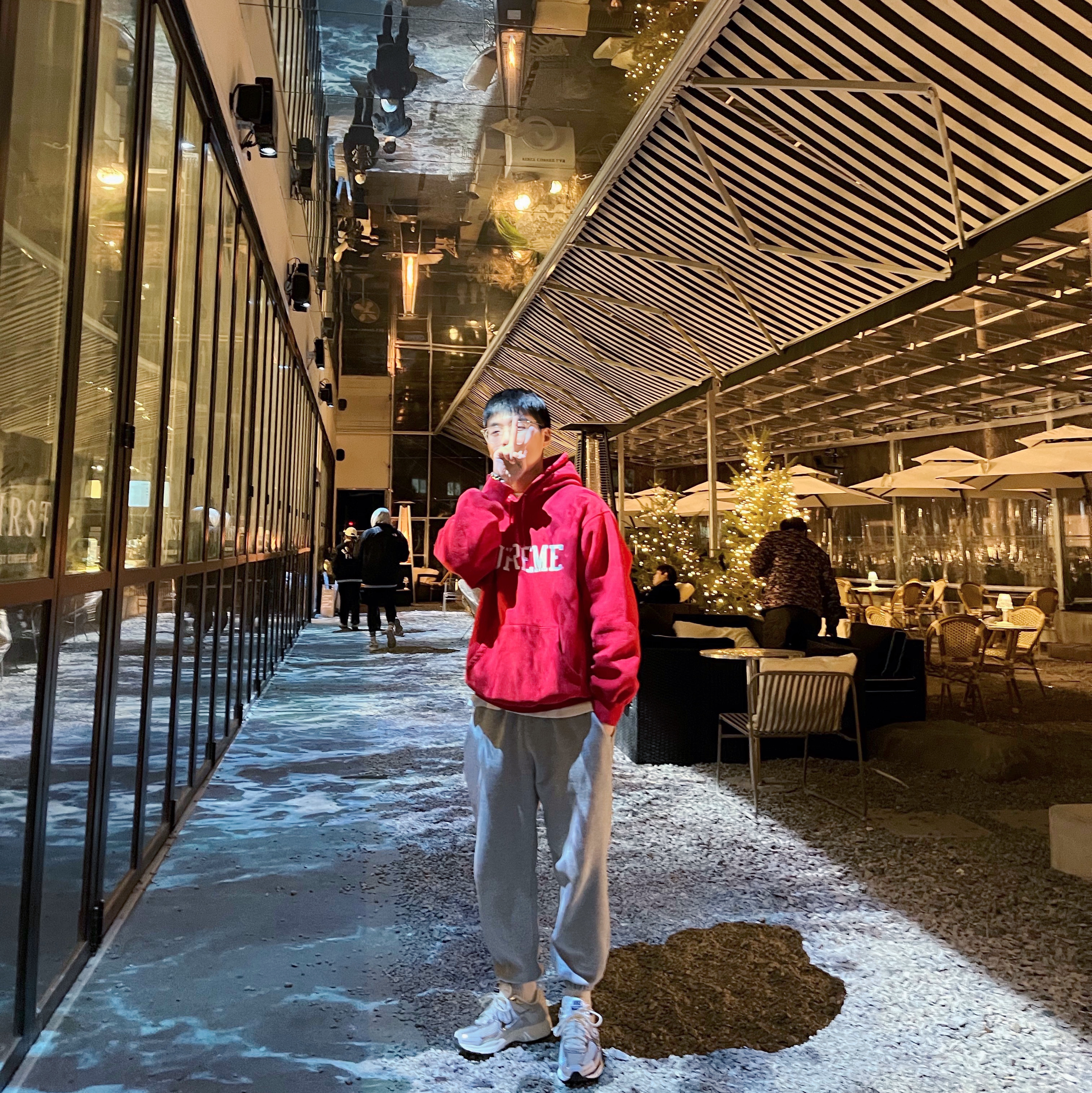 Supreme Varsity Hooded Sweatshirt Red - 23FW, (W) Nike Zoom Vomero 5 Photon Dust and Metallic Silver 착용 스타일