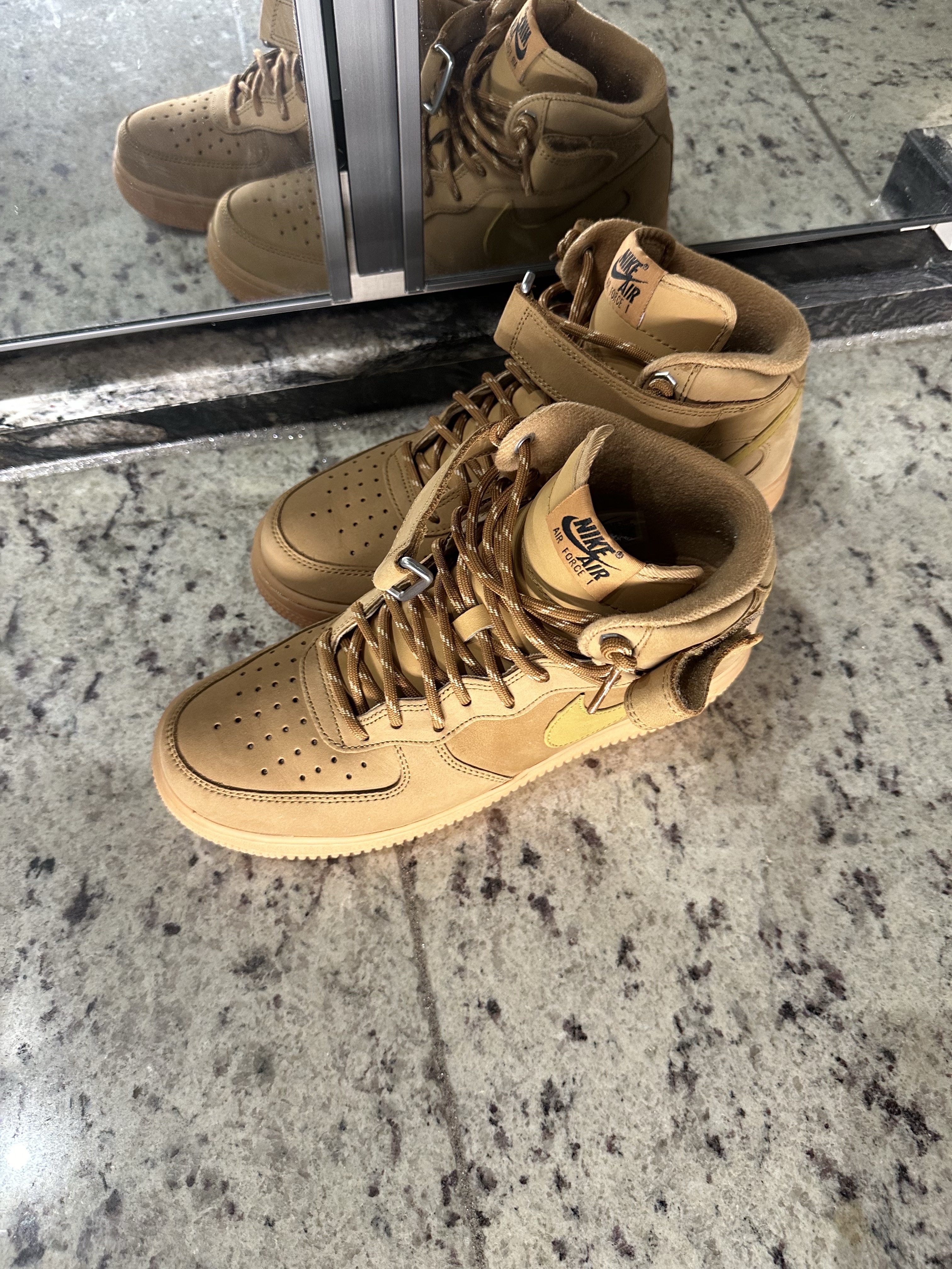 Nike Air Force 1 Mid '07 WB Flax 착용 스타일
