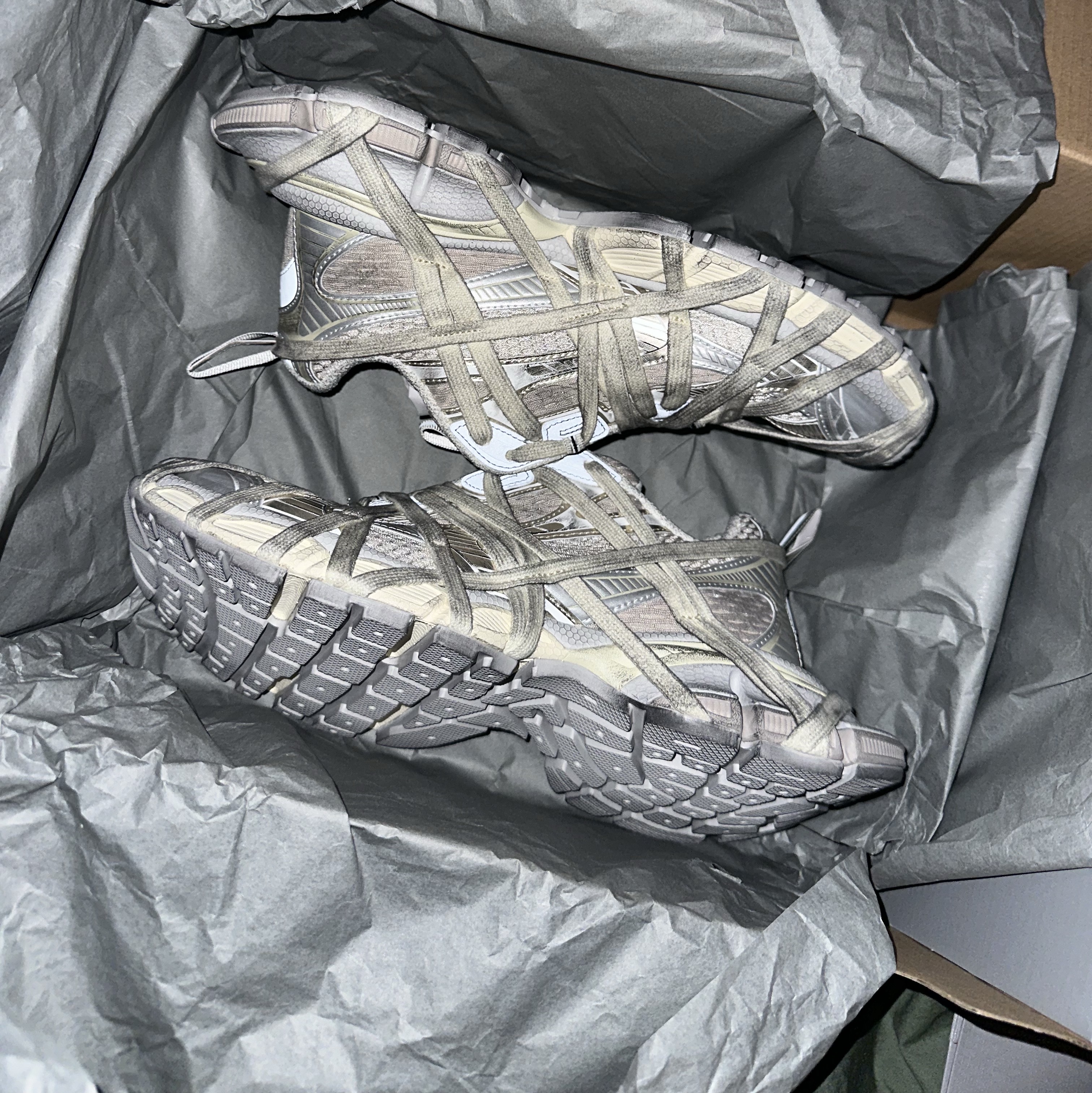 Balenciaga 3XL Extreme Lace Sneakers Egg Shell 착용 스타일 - 1