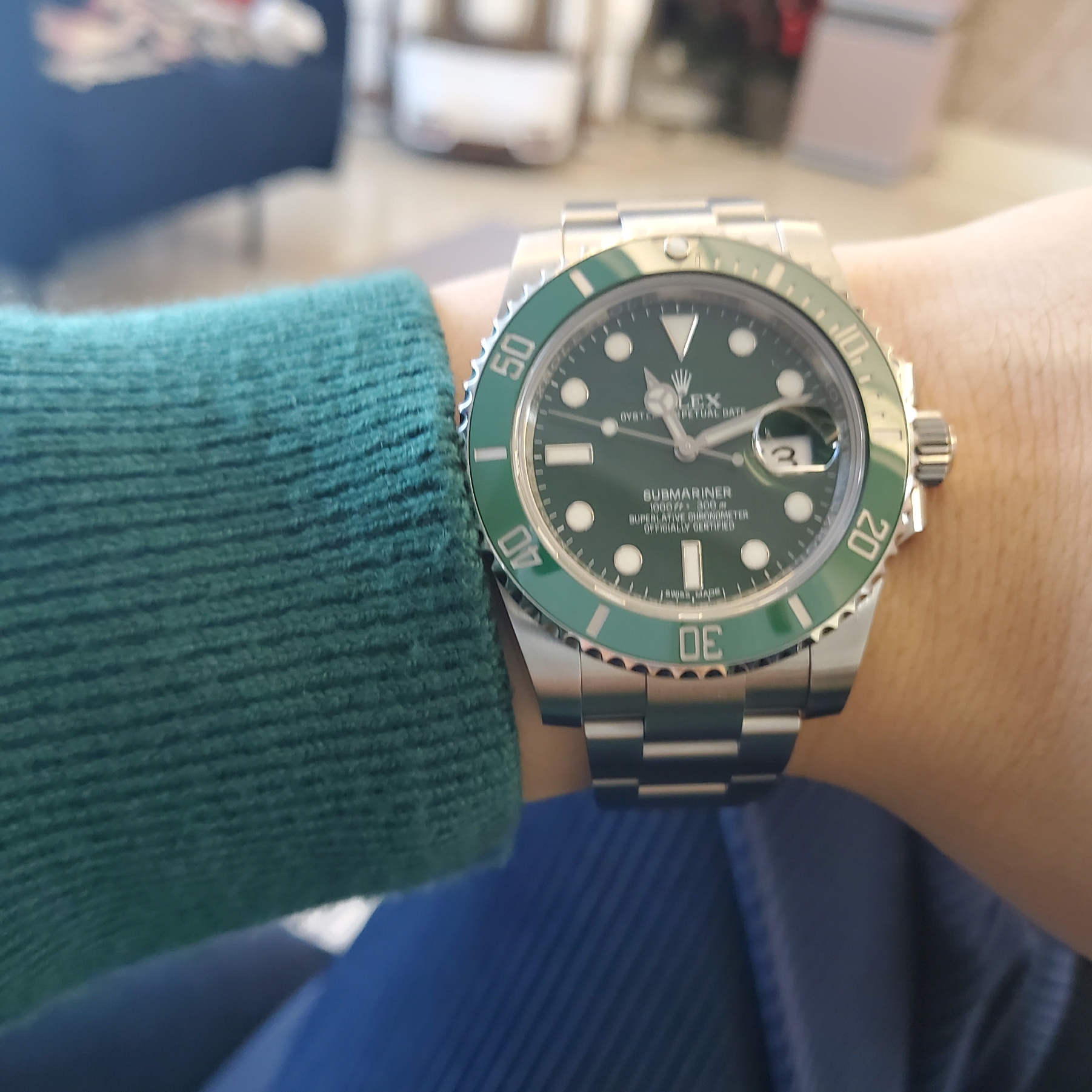 Rolex Submariner Date 40mm 116610LV Green Oyster 착용 스타일