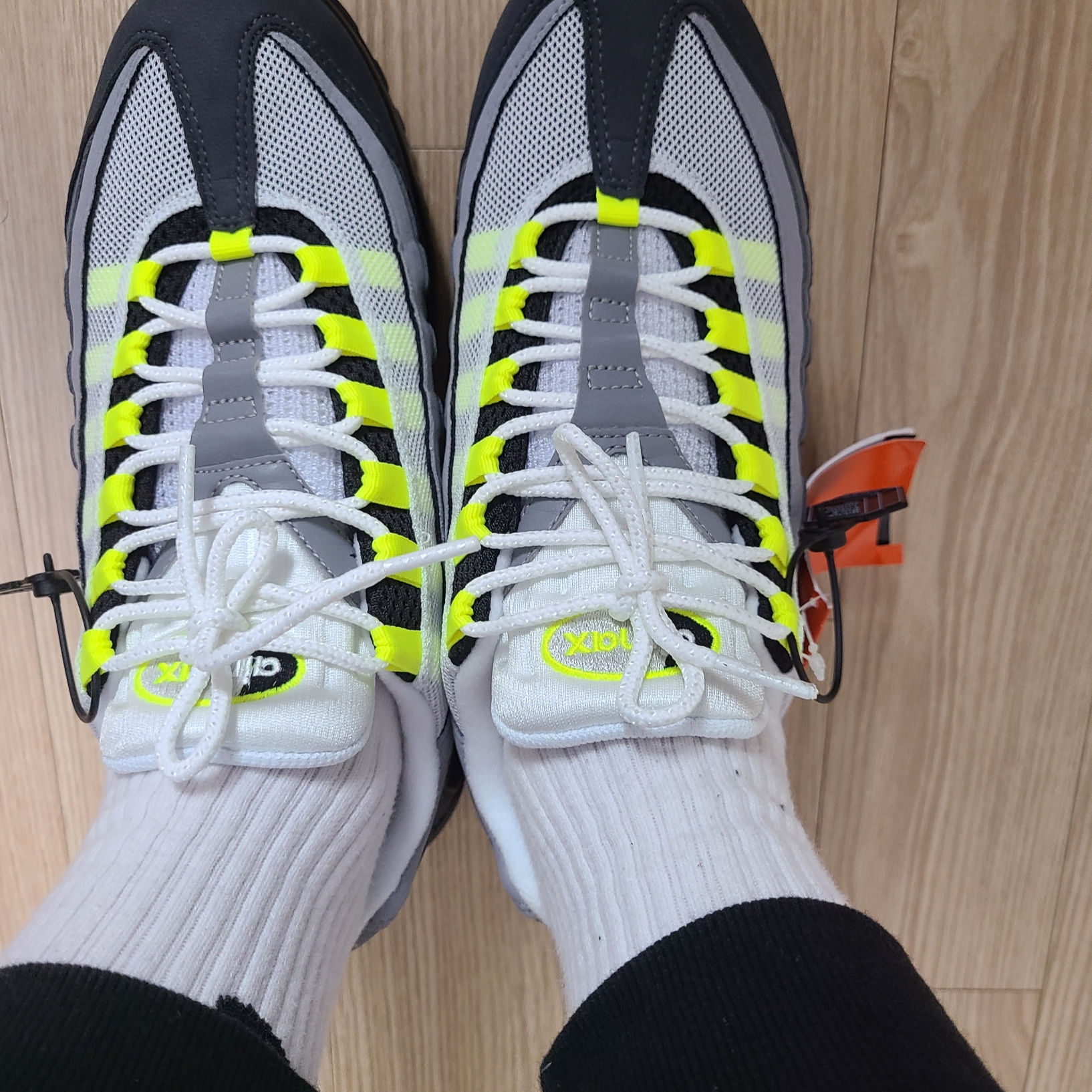 Nike Air Max 95 OG Neon Yellow 2020 착용 스타일 - 3