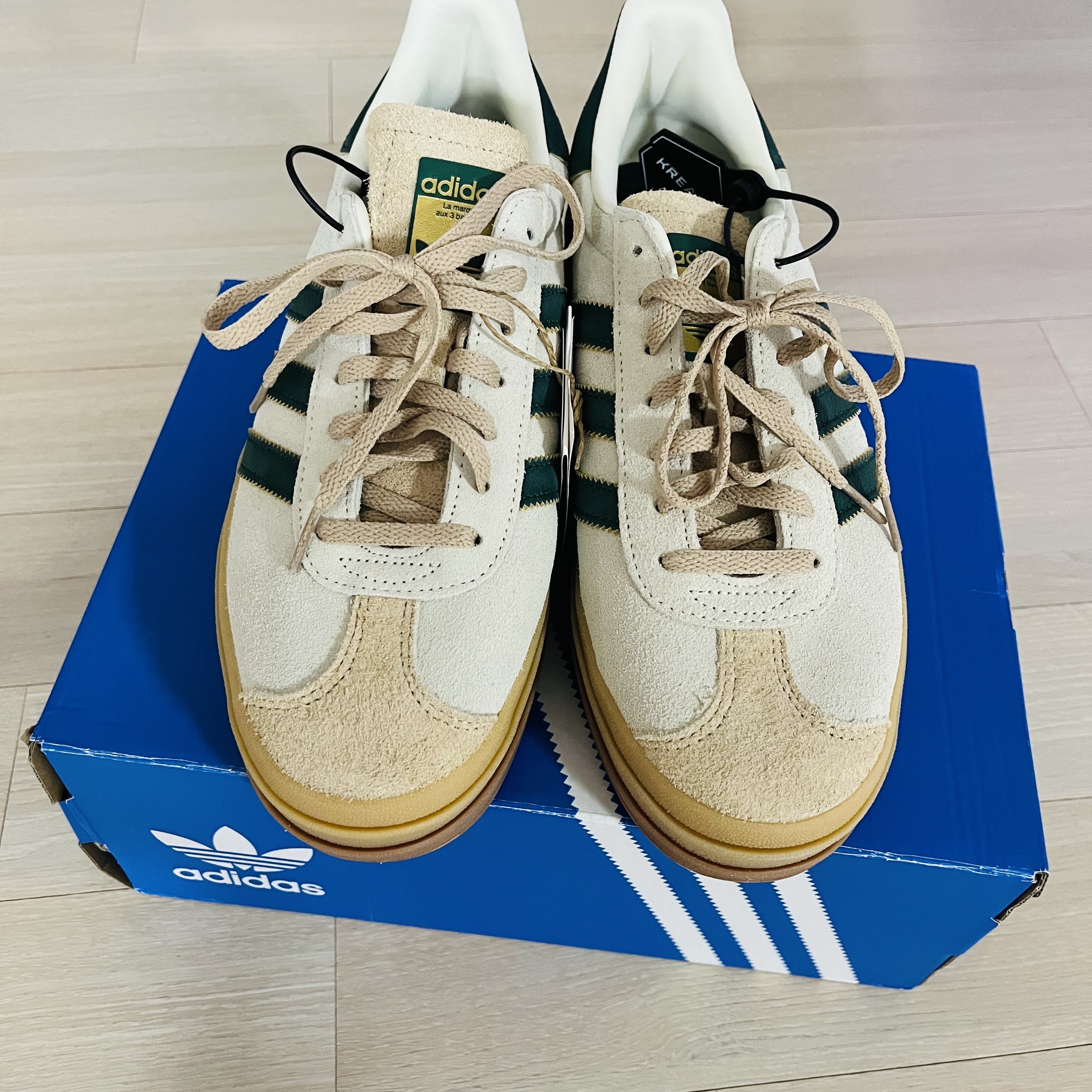 (W) Adidas Gazelle Bold Cream White Collegiate Green 착용 스타일 - 2