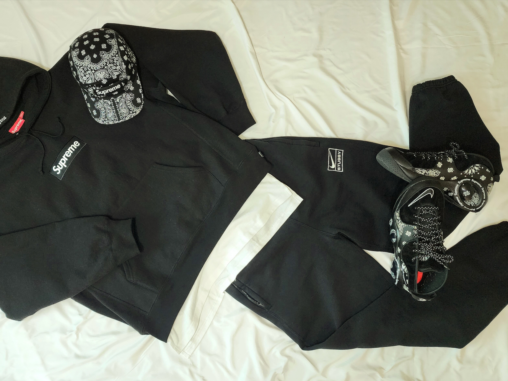 Supreme Box Logo Hooded Sweatshirt Black - 23FW, Supreme Corduroy Camp Cap Black - 23FW 착용 스타일 - 5
