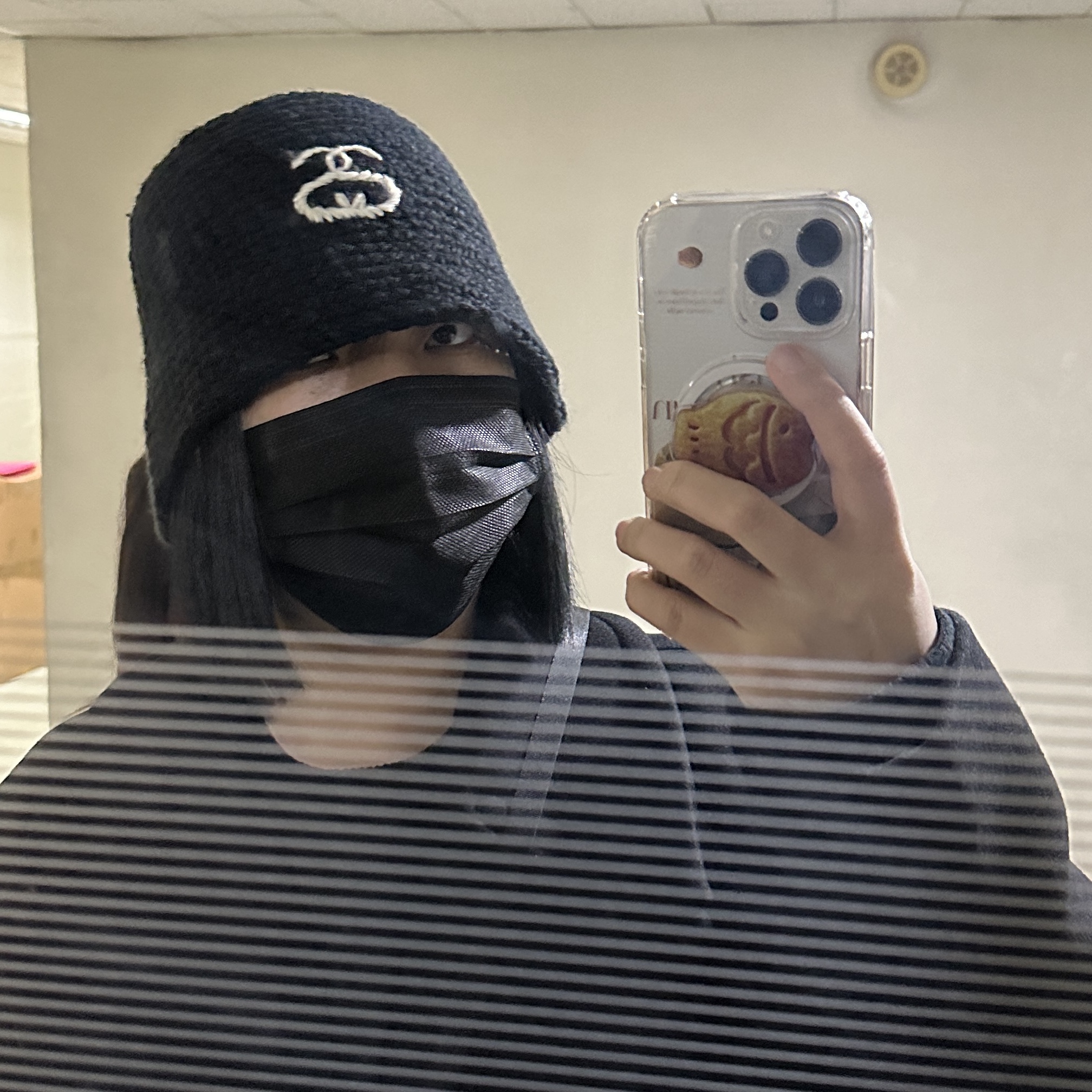 Stussy SS Link Knit Bucket Hat Black, Stussy SS Link Sweater Black 착용 스타일 - 2