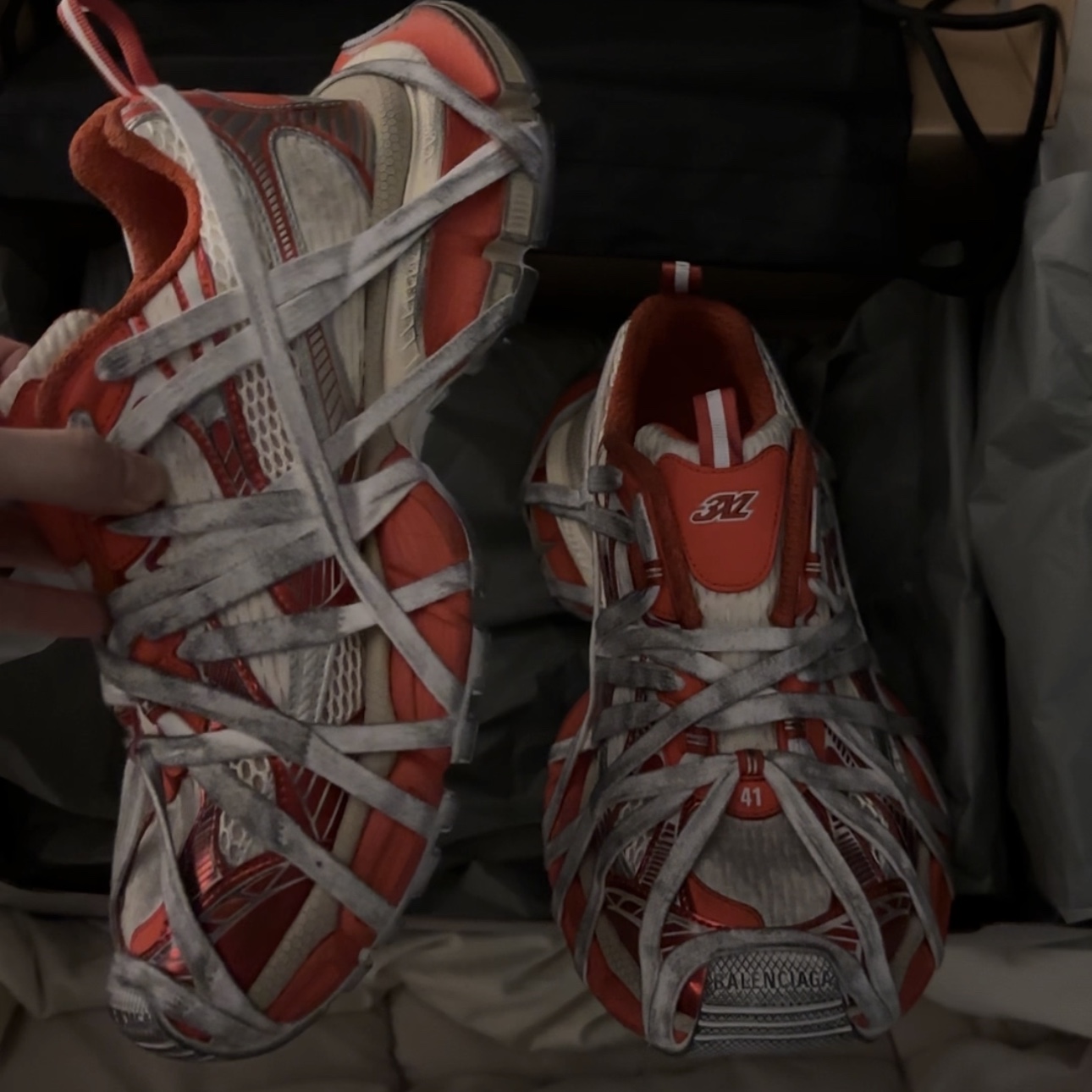Balenciaga 3XL Extreme Lace Sneakers Orange Beige 착용 스타일 - 2
