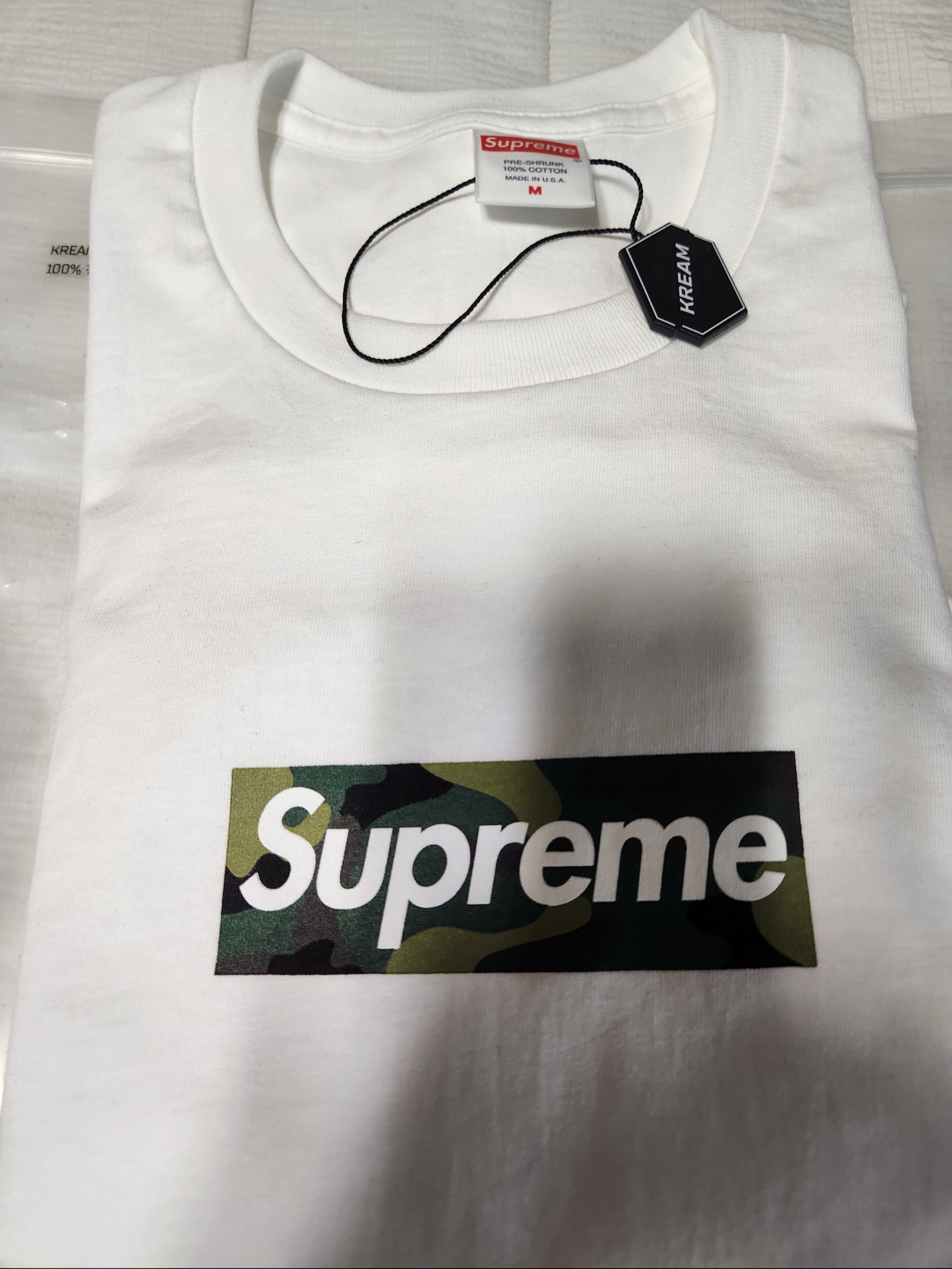 Supreme Box Logo T-Shirt White - 23FW, Supreme NYC T-Shirt White - 23FW 착용 스타일 - 1