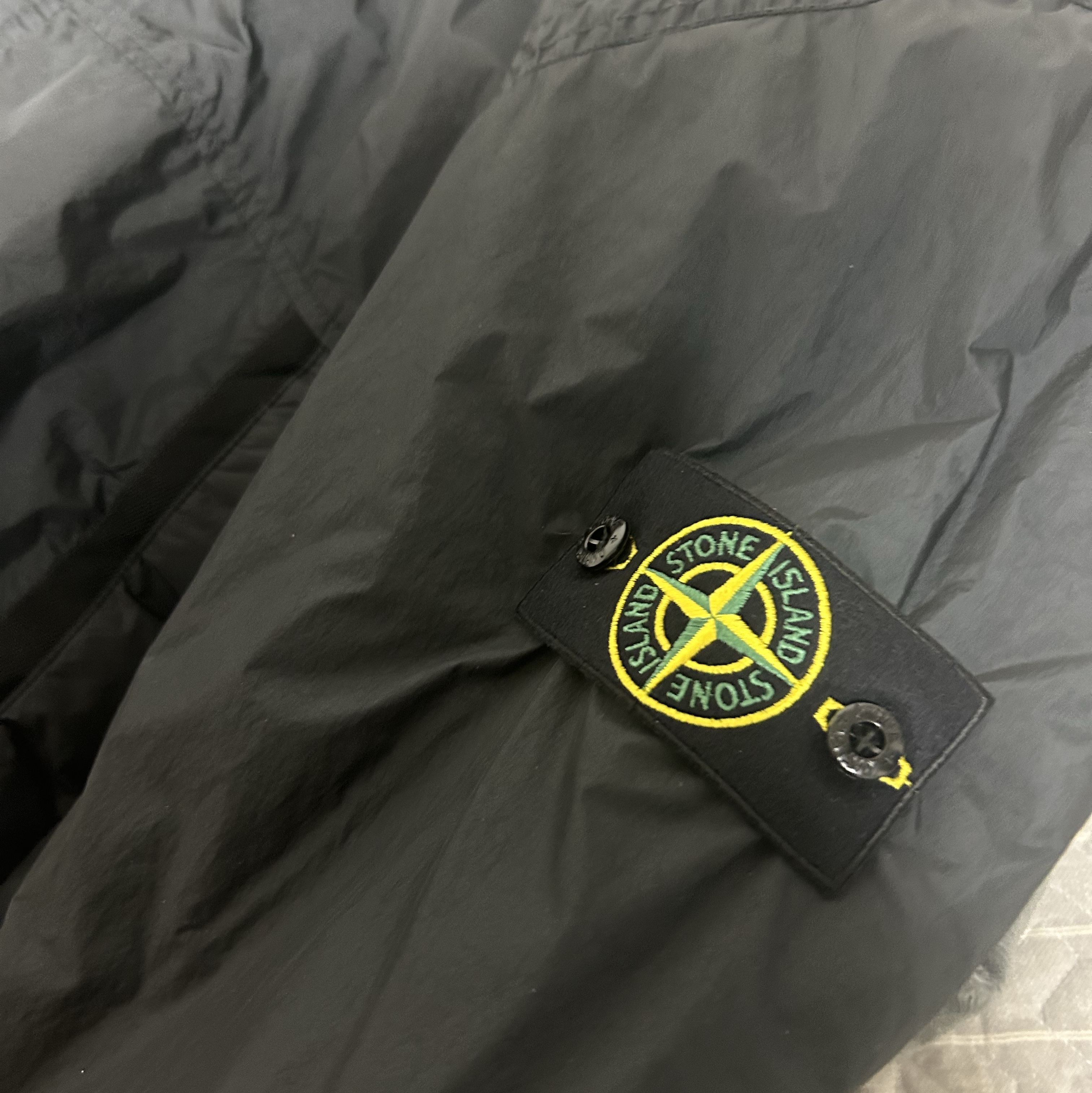 Stone Island 40823 Garment Dyed Crinkle Reps Recycled Nylon with Primaloft TC Jacket Black - 23FW 착용 스타일