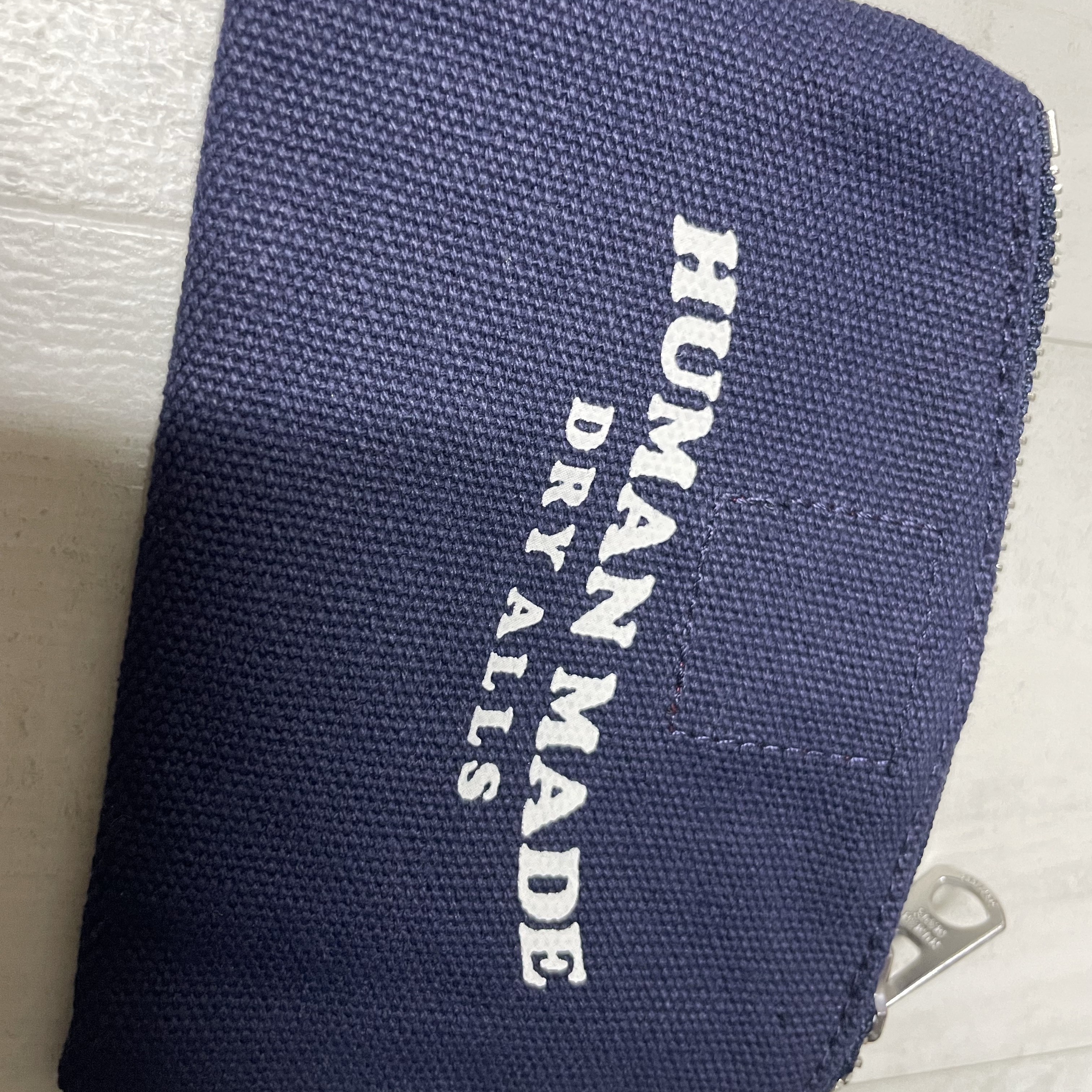 Human Made Card Case Navy 착용 스타일 - 2