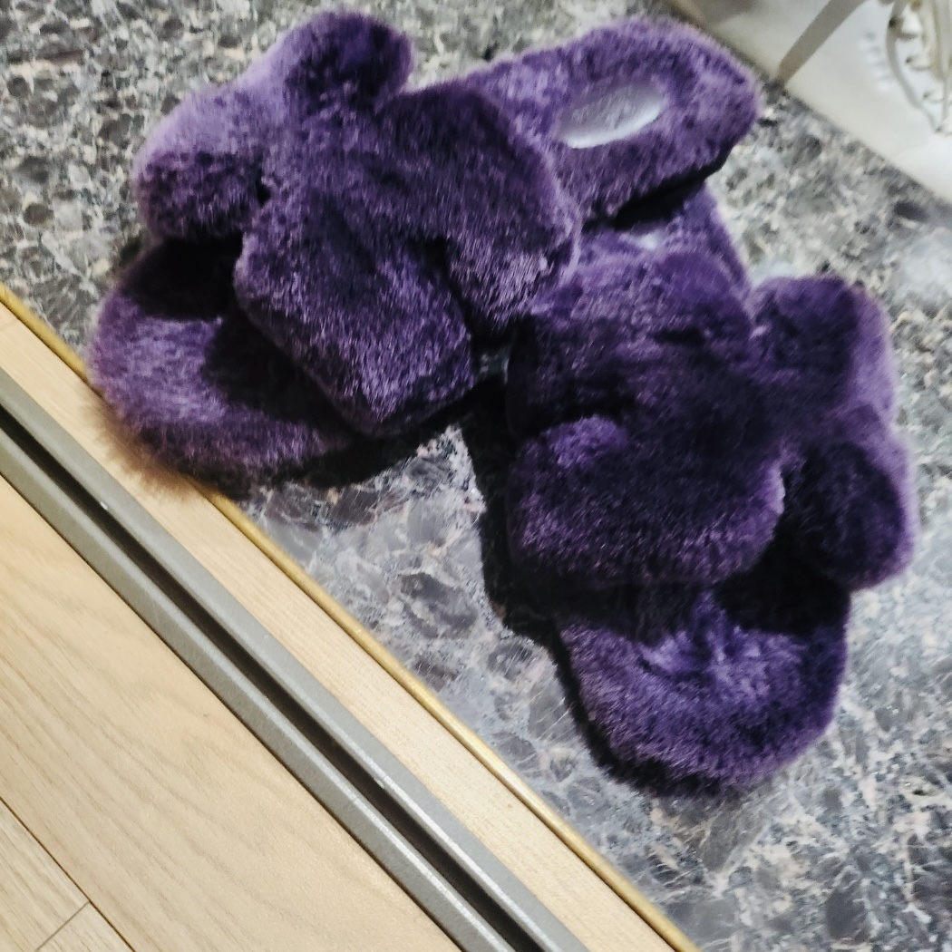 (W) Hermes Oran Sandal Woolskin & Violet Fonce 착용 스타일