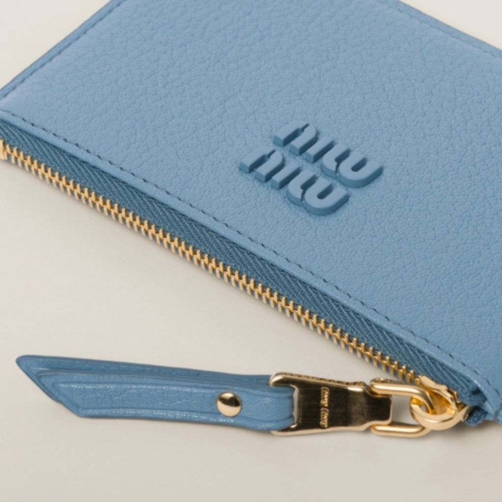 Miu Miu Madras Leather Envelope Wallet Astral Blue 착용 스타일 - 1