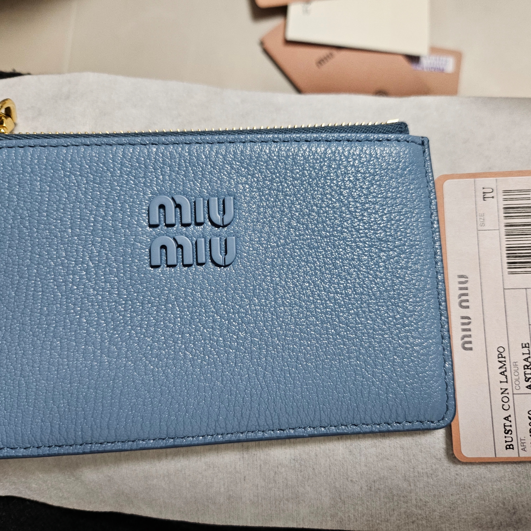 Miu Miu Madras Leather Envelope Wallet Astral Blue 착용 스타일 - 4