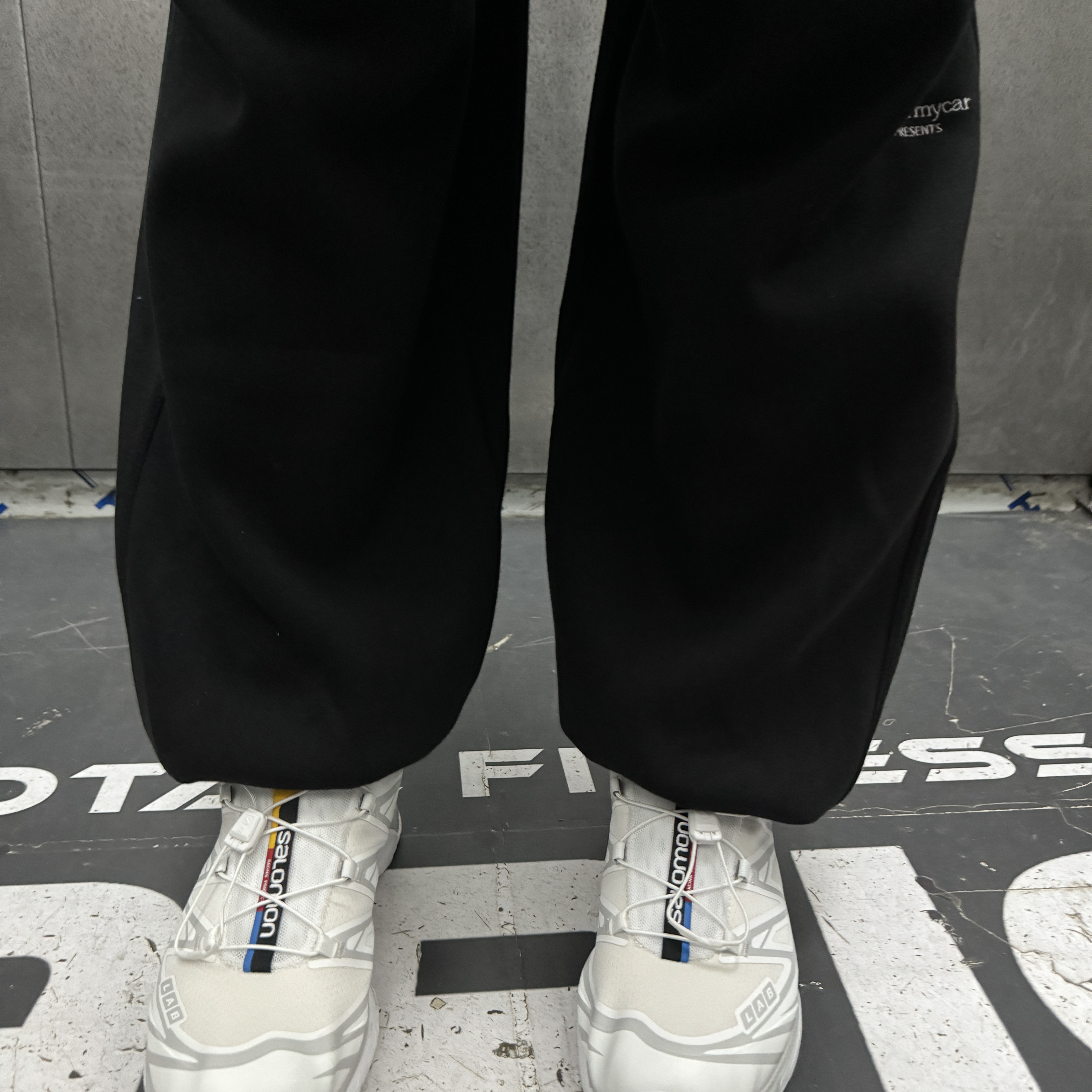 Undermycar Mu.03 Anti Fxxking Logo Play Oversized Sweat Jogger Black 착용 스타일