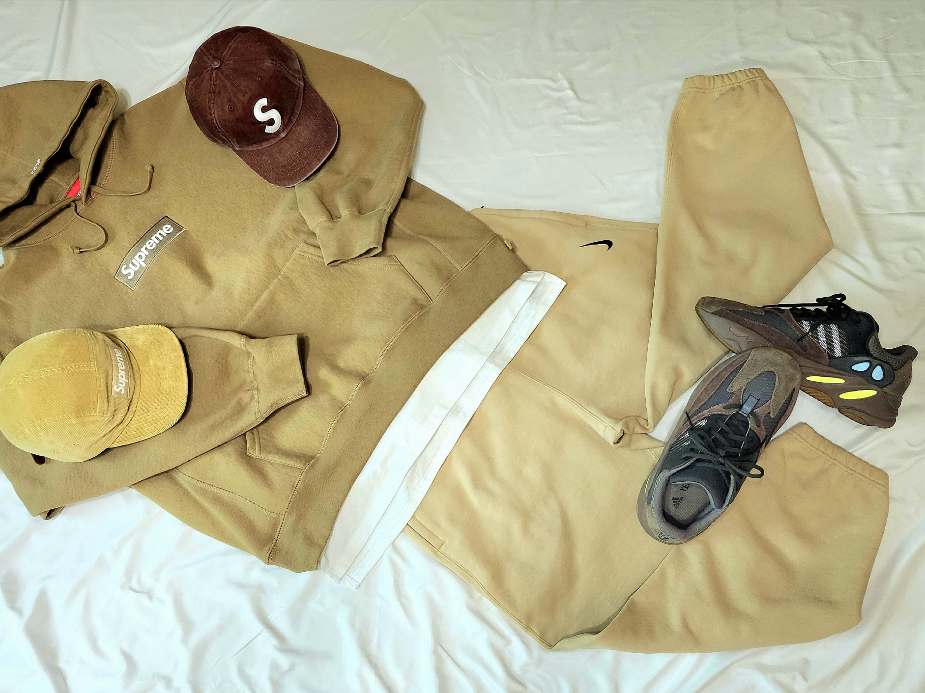 Supreme Corduroy Camp Cap Beige - 23FW, Nike x Billie Eilish NRG Fleece Pants Mushroom - Asia 착용 스타일 - 3