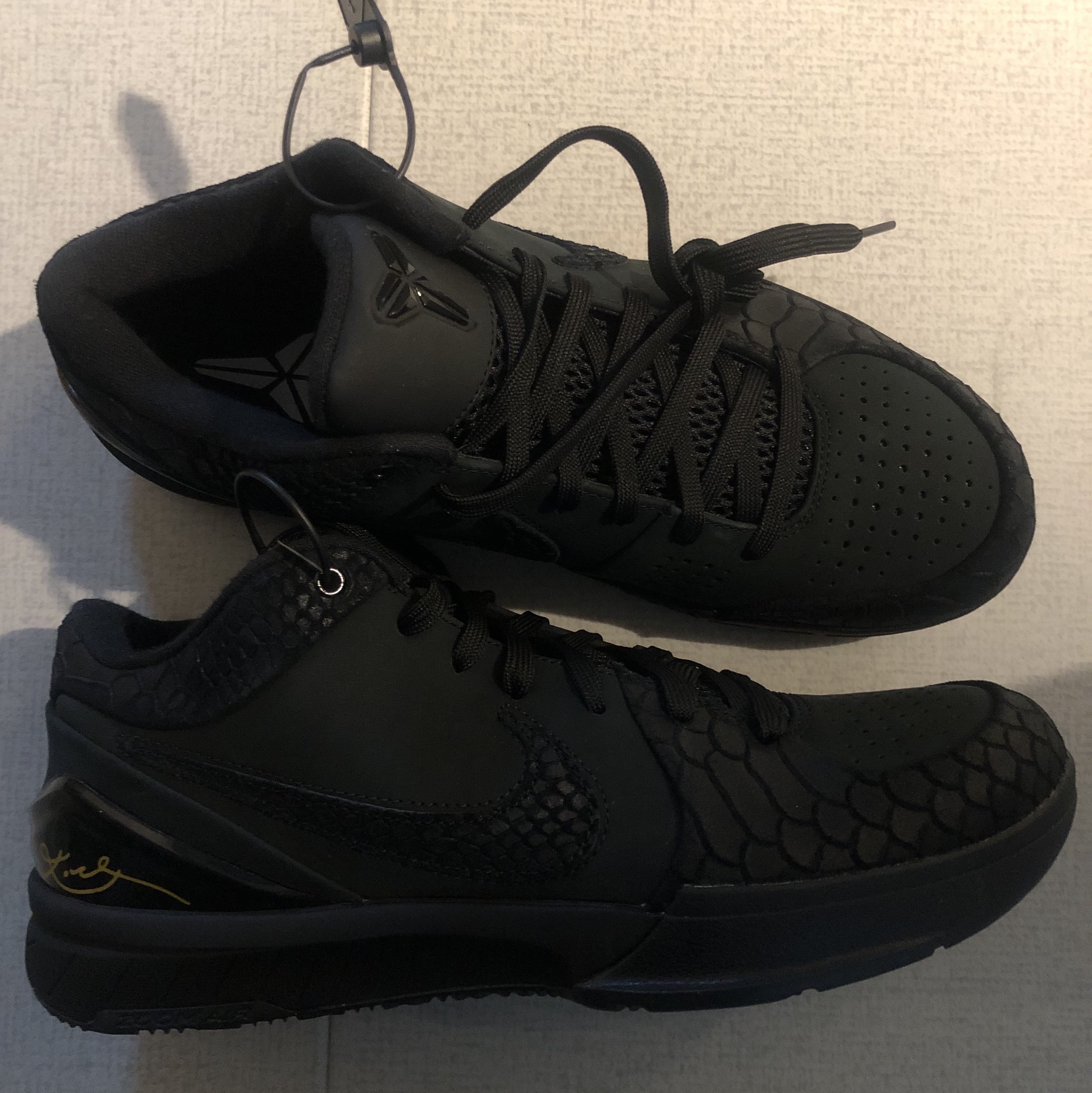 Nike Kobe 4 Protro Black University Gold 착용 스타일