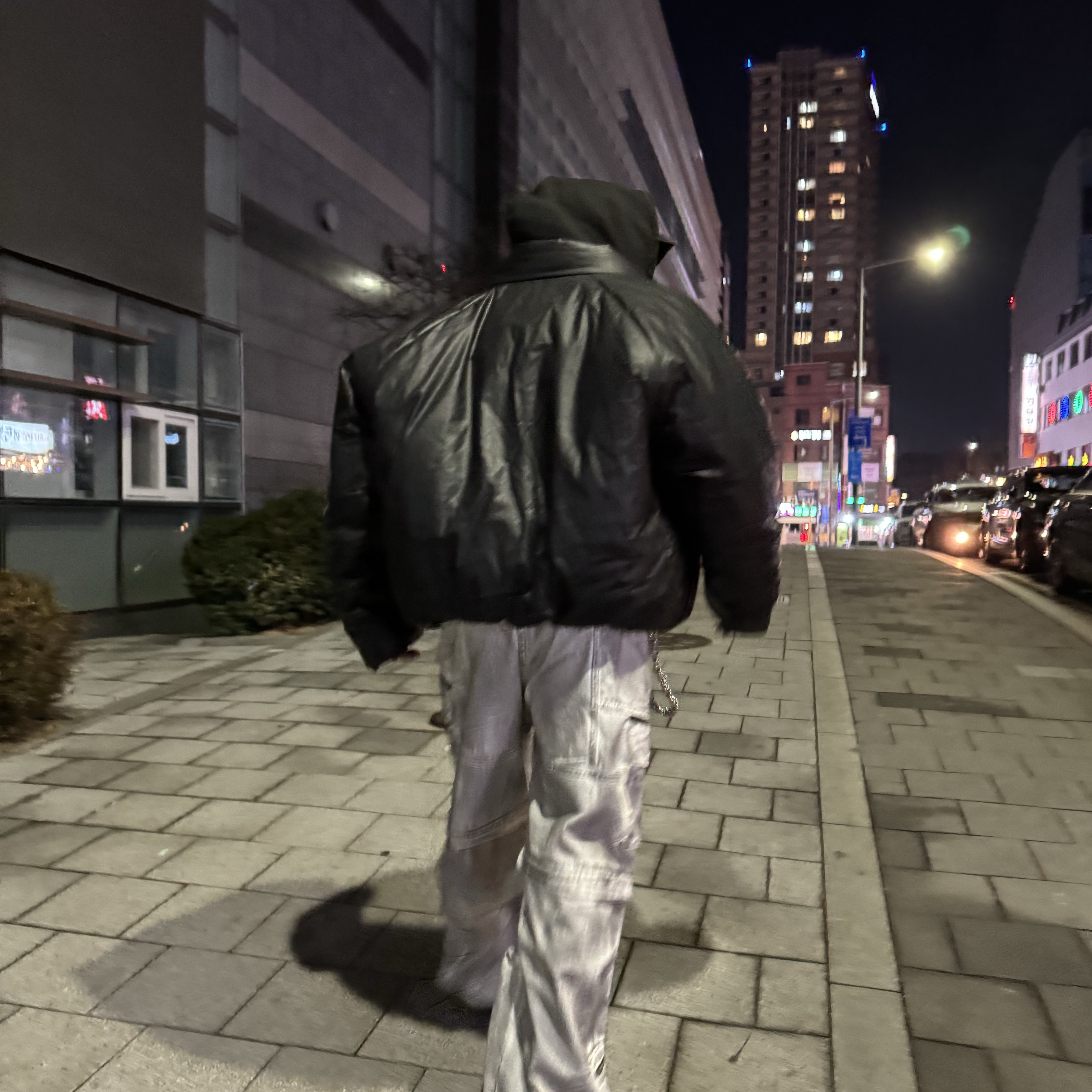 Yeezy Gap Round Jacket Black, Suicoke x Takahiromiyashita The Soloist Nin-Run Sol Black 착용 스타일 - 3