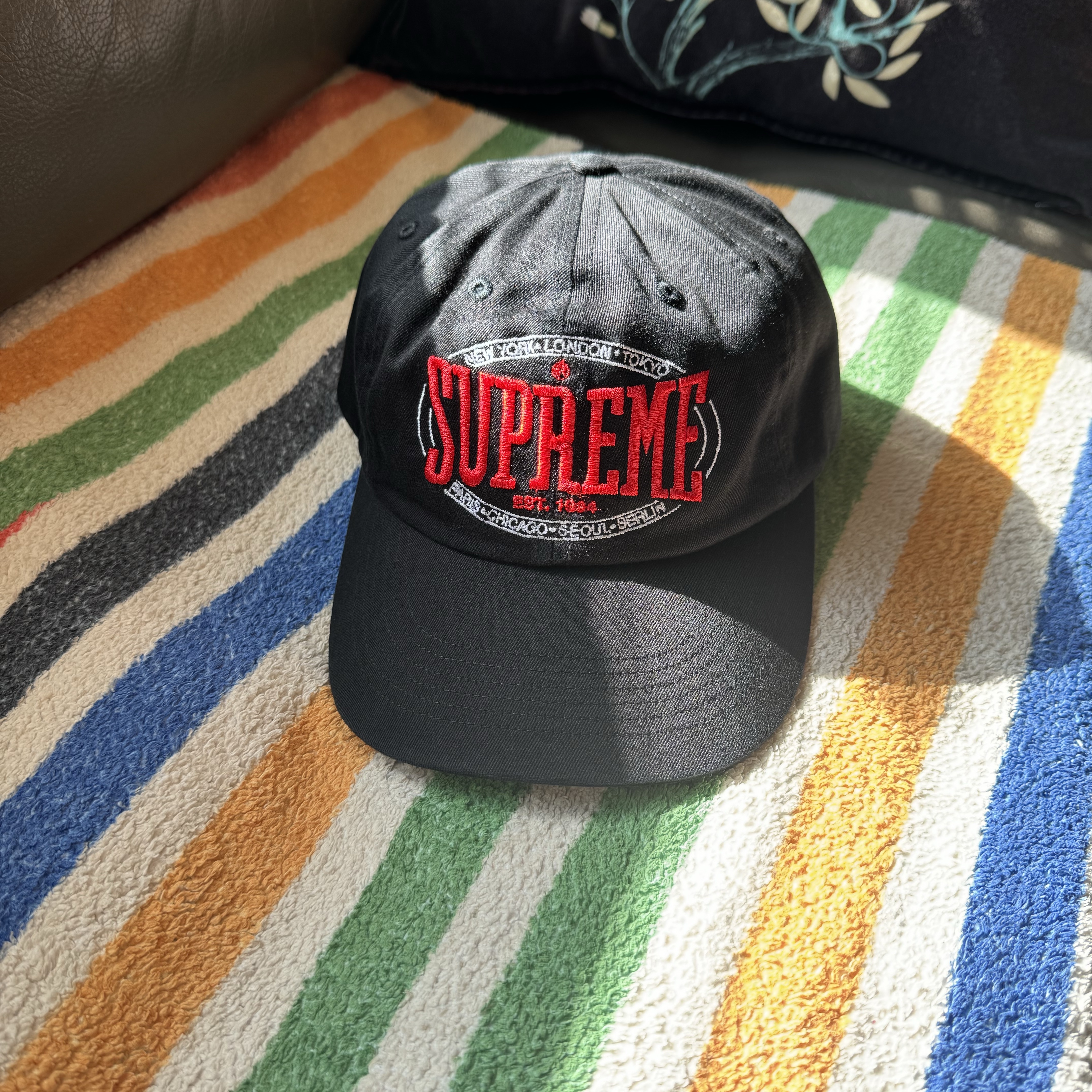 Supreme Warm Up 6-Panel Black - 23FW 착용 스타일