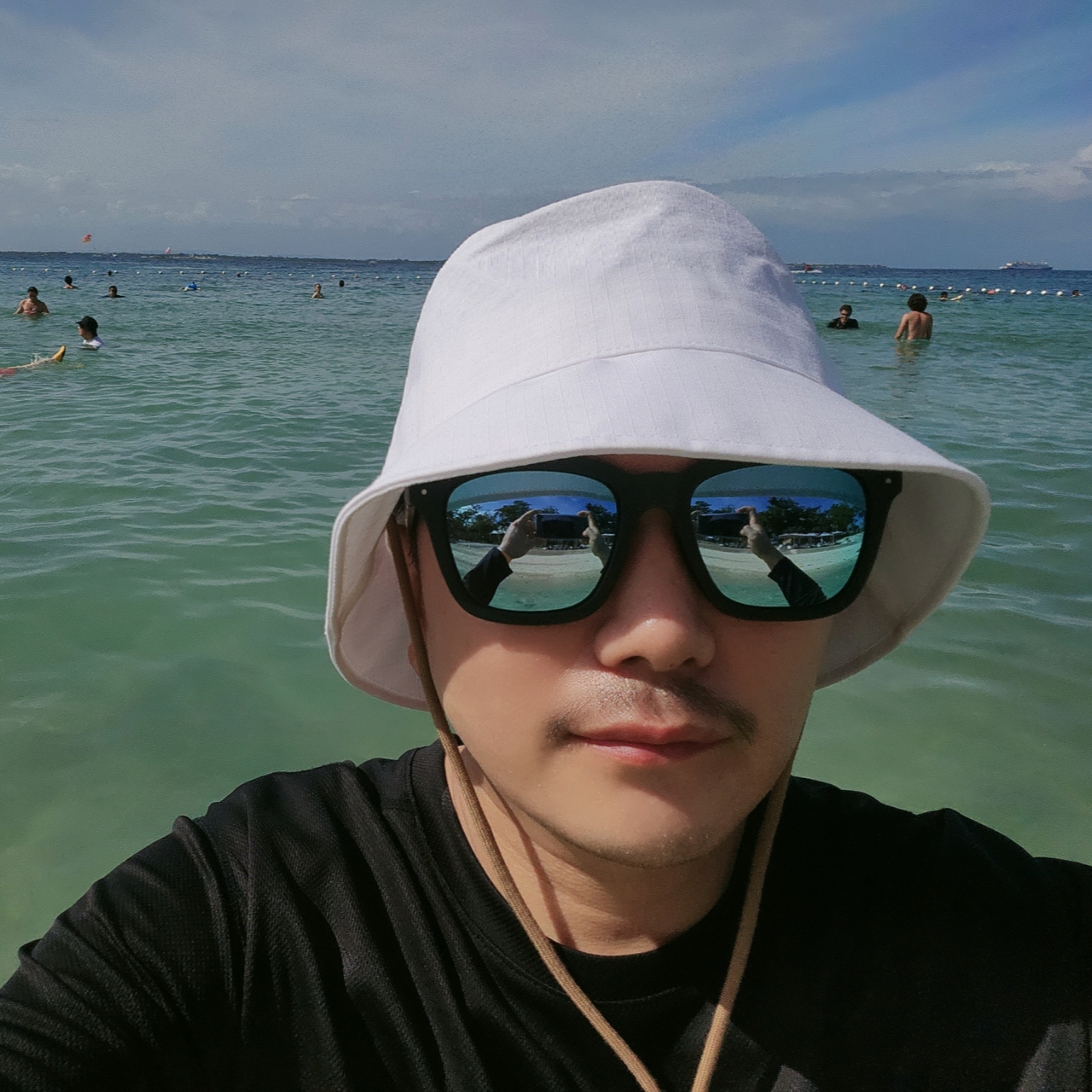 Nike x Jacquemus Bucket Hat White 착용 스타일 - 1