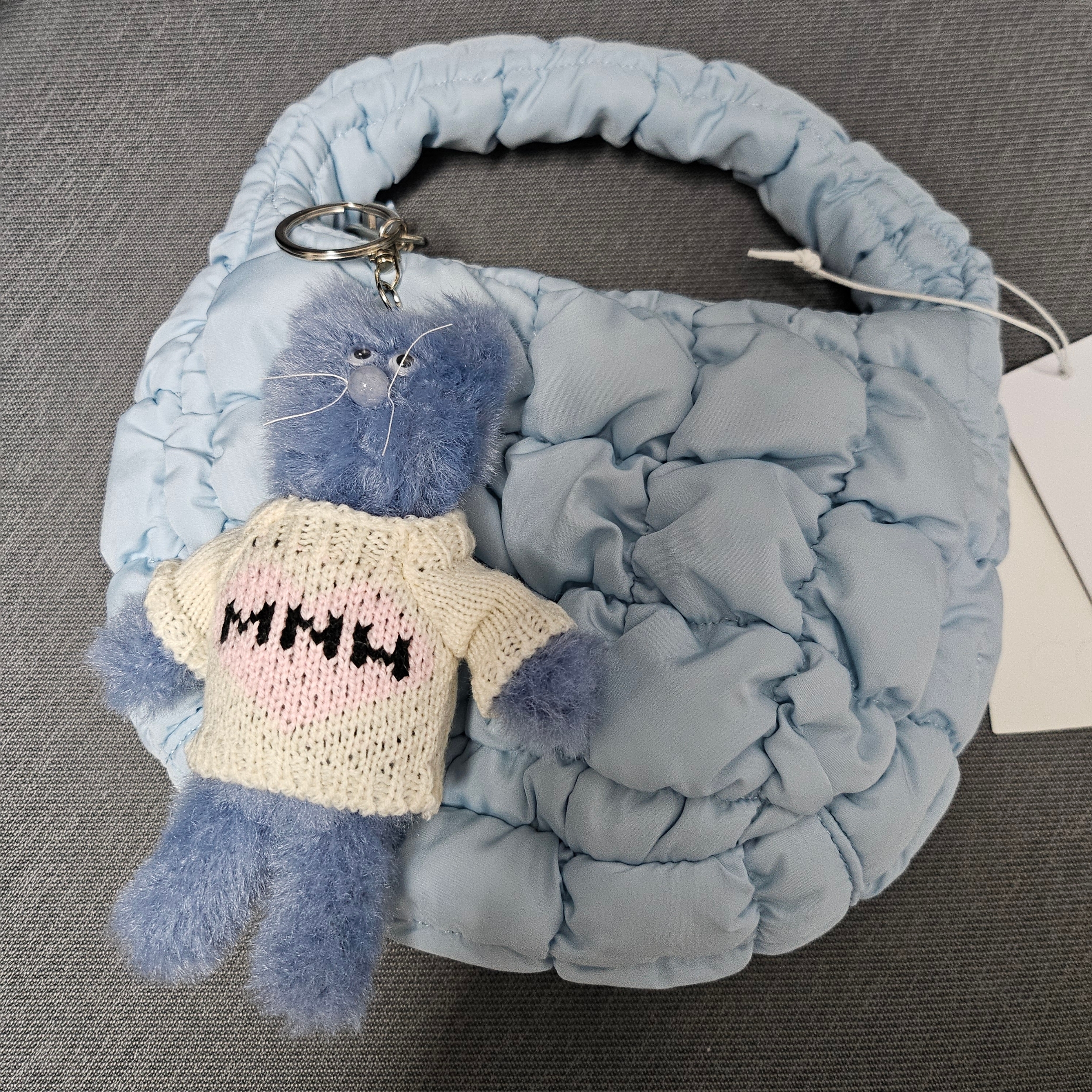 COS Quilted Micro Bag Light Blue, Monamhee Love Flexy Keyring Blue 착용 스타일 - 1