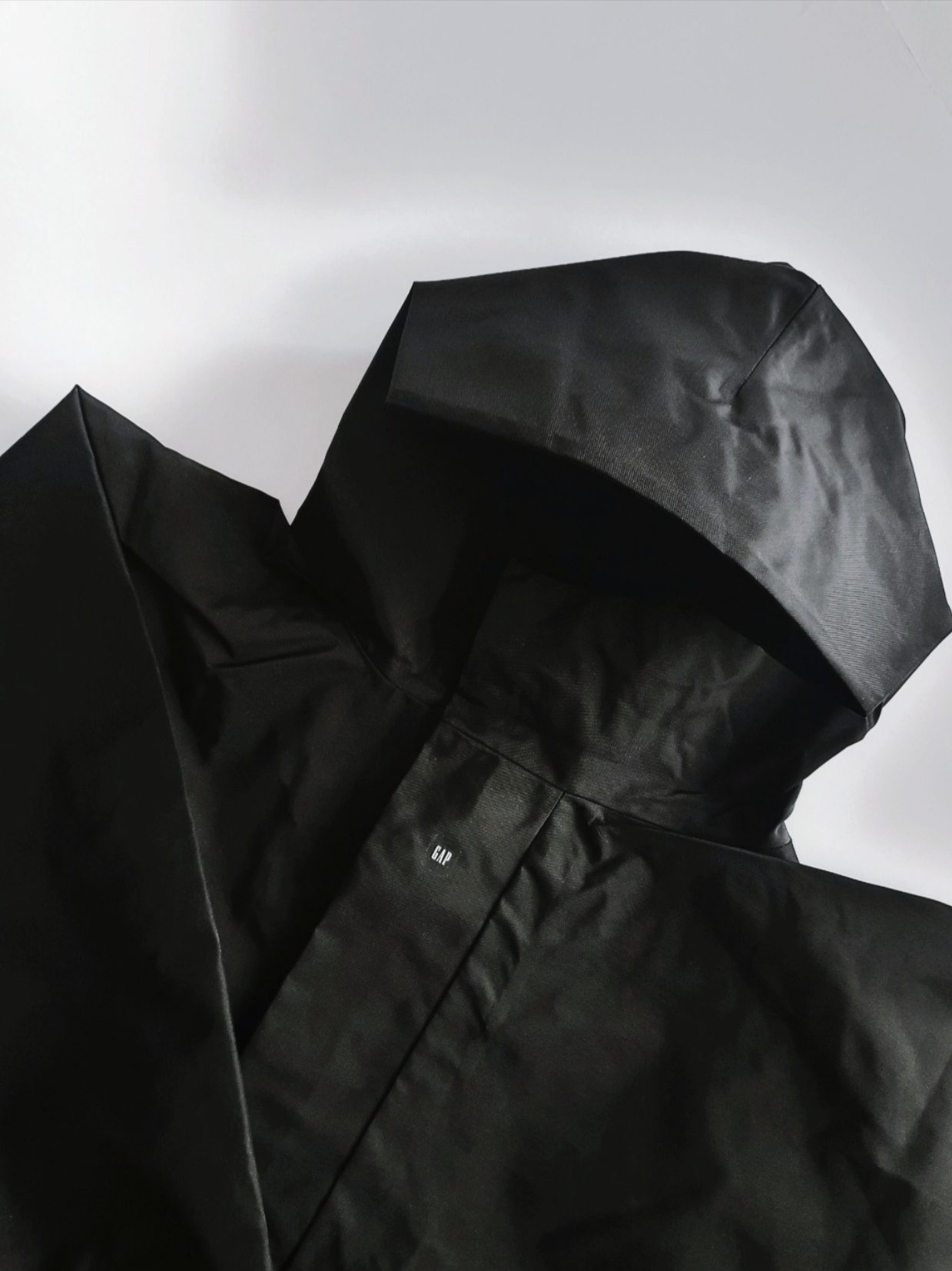 Yeezy Gap Engineered By Balenciaga T-Cut Parka Black 착용 스타일
