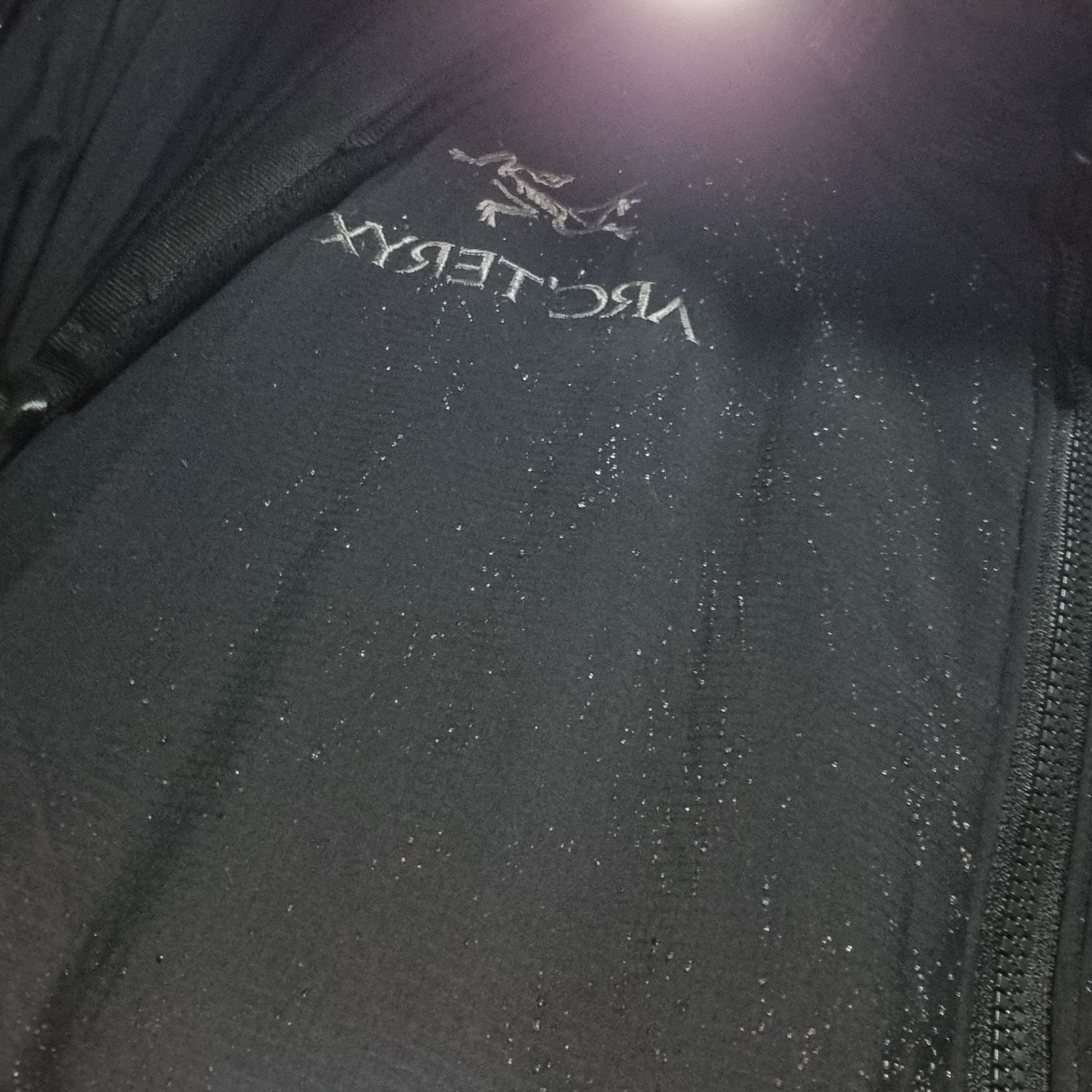 Arc'teryx Atom LT Hoody Black, Arc'teryx Mantis 16 Backpack Black 착용 스타일