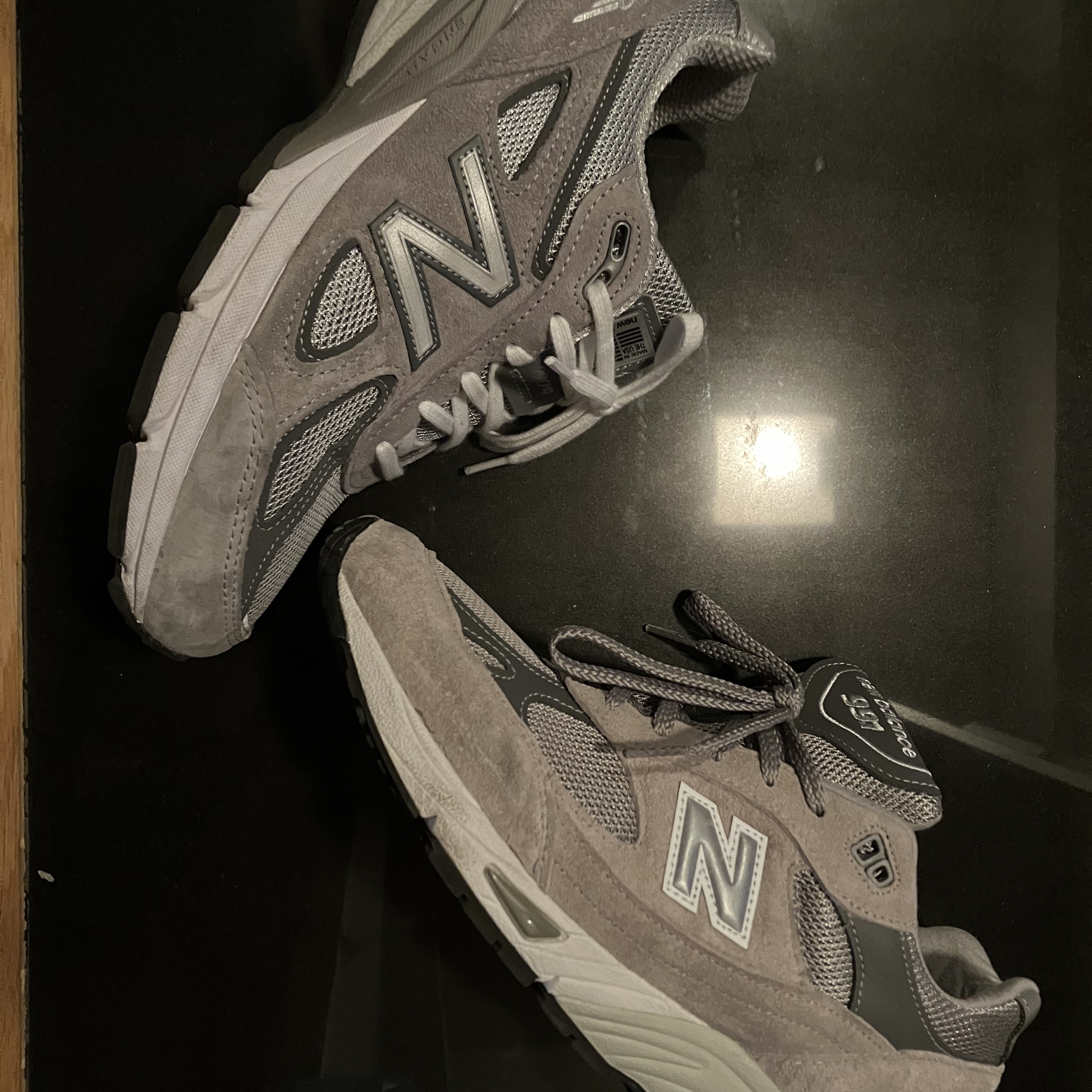 New Balance 991 Made in UK Grey, New Balance 990v4 Made in USA Grey Silver 착용 스타일