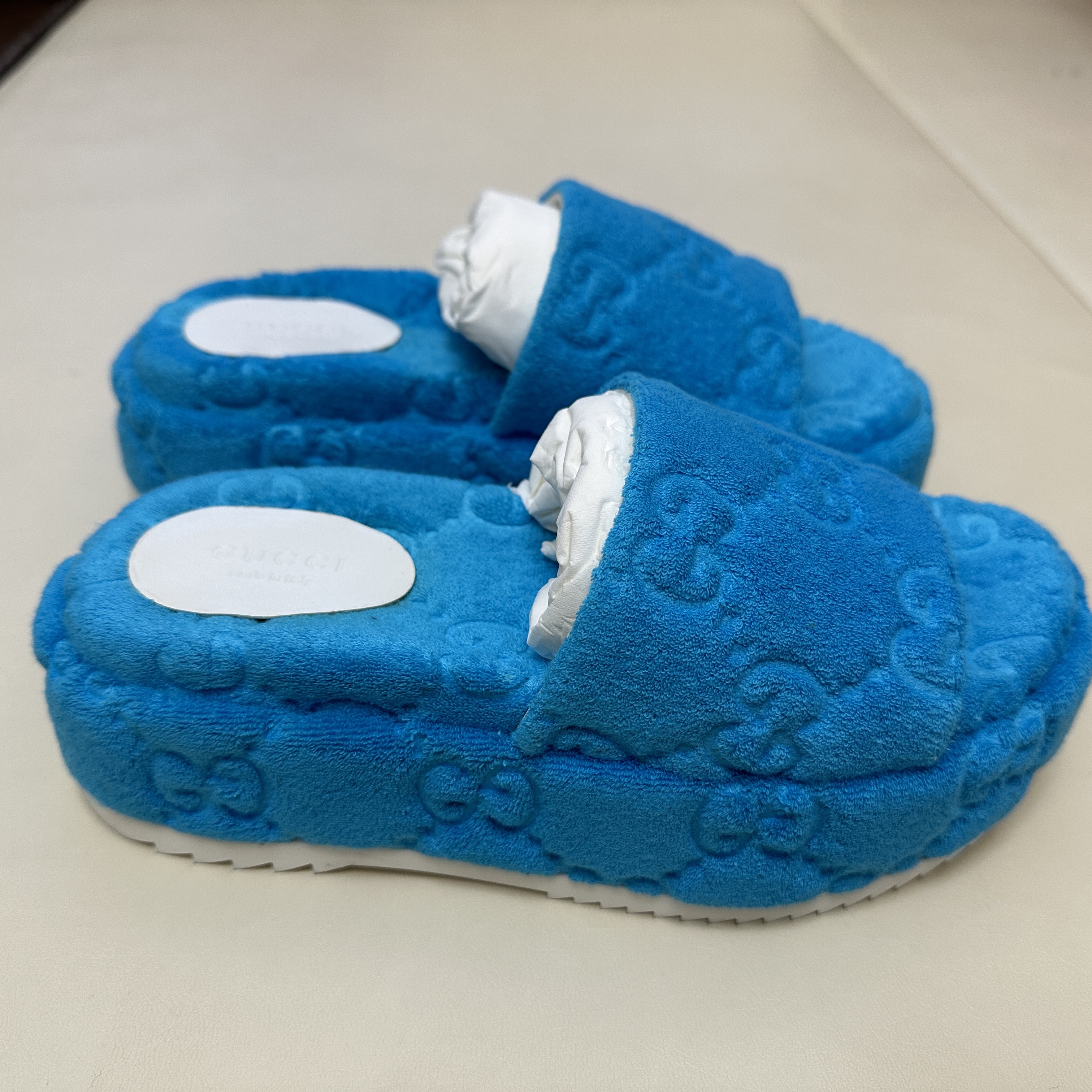 (W) Gucci GG Platform Slide Sandal Blue 착용 스타일 - 2