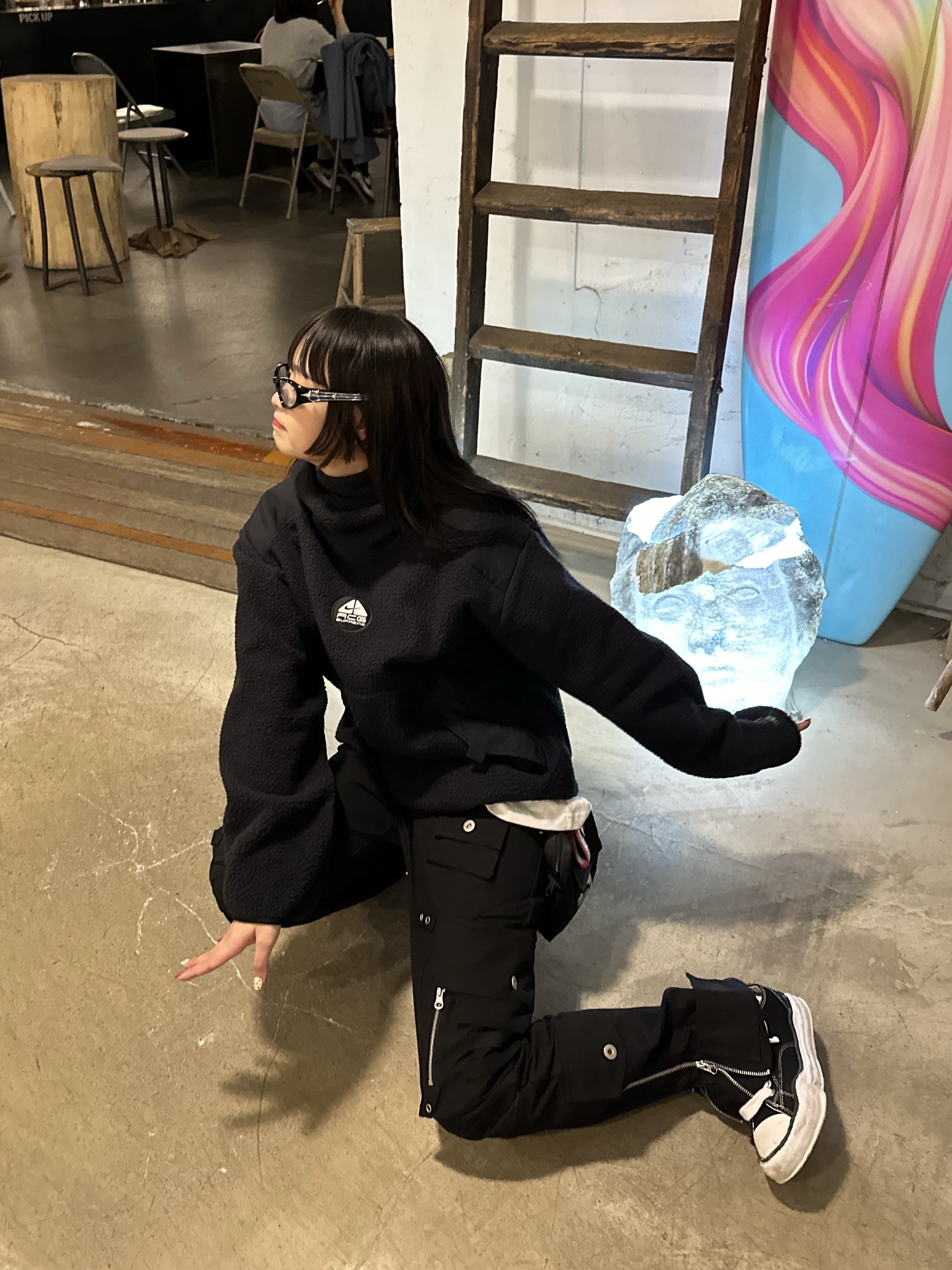 Supreme x Nike ACG Fleece Pullover Black - 22FW, Maison Mihara Yasuhiro Peterson OG Sole Canvas Low Sneakers Black 착용 스타일 - 4