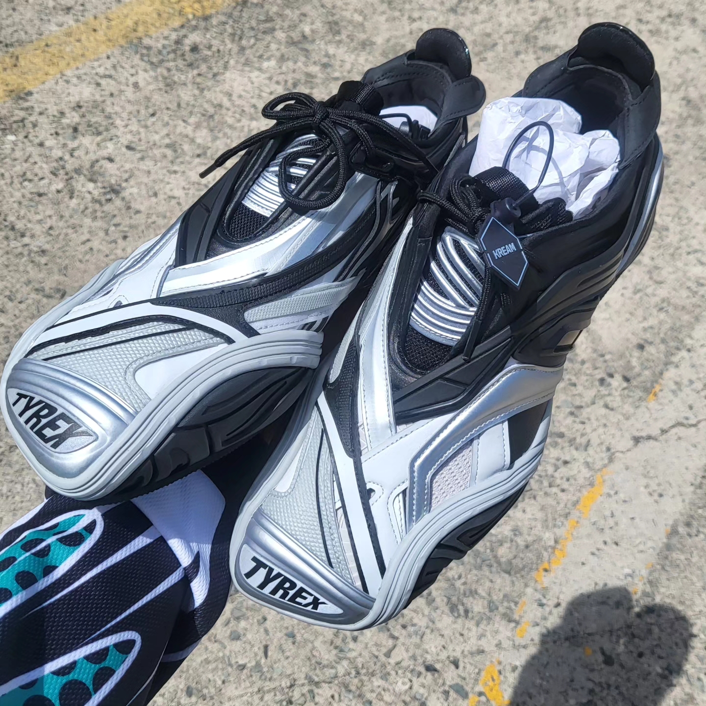 Balenciaga Tyrex Sneakers Black Grey 착용 스타일