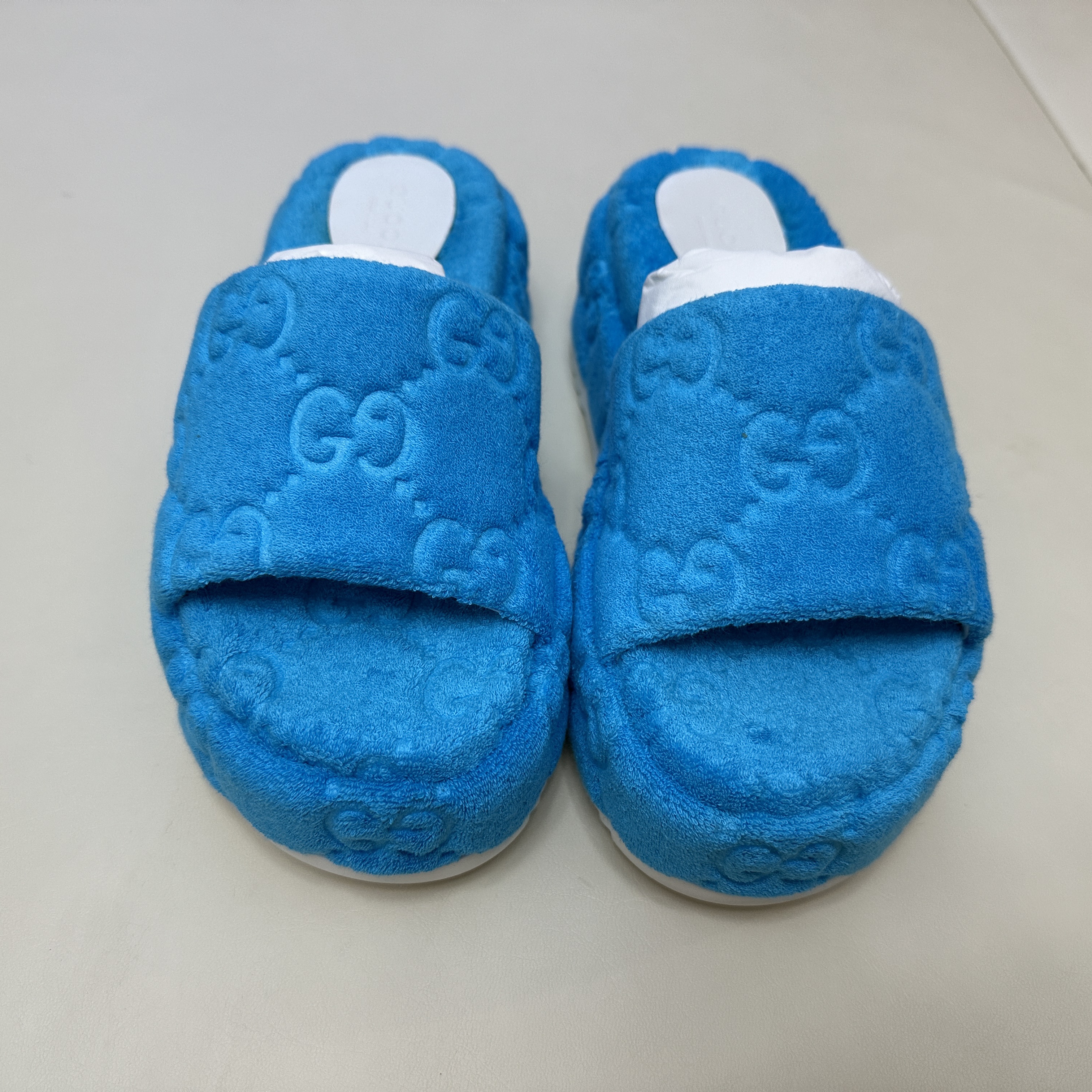 (W) Gucci GG Platform Slide Sandal Blue 착용 스타일 - 1