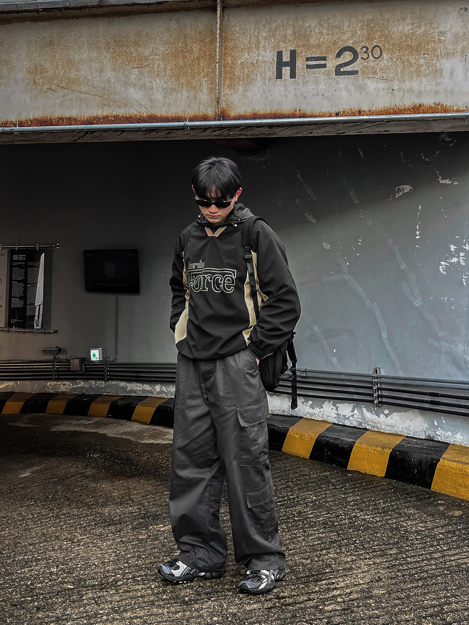 Asics UB5-S Gel-Nimbus 9 Black Gunmetal 착용 스타일 - 1